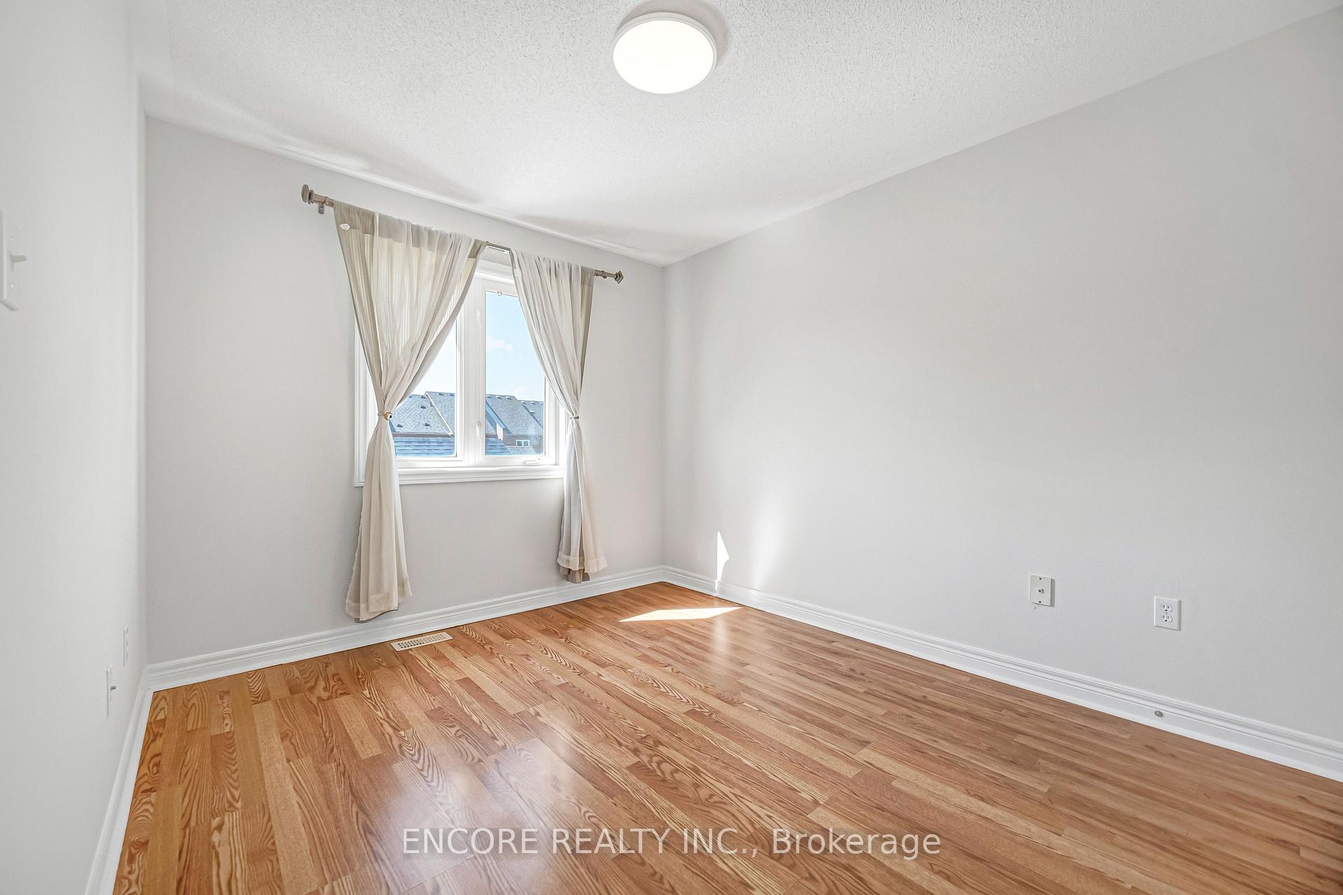Photo 26 of 34 John Gary Drive, Markham, Village Green-South Unionville — HOMEH
