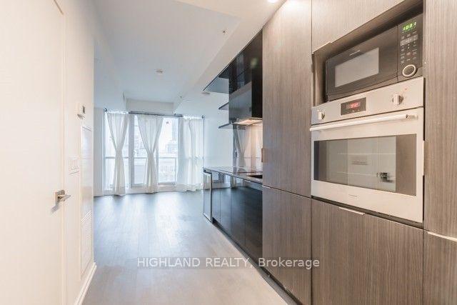 Photo 6 of Unit 1404, 70 Temperance Street, Toronto, Bay Street Corridor — HOMEH