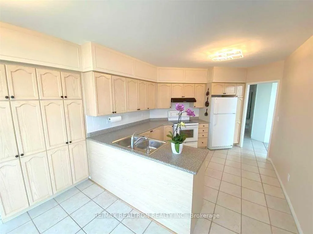 Photo 9 of Unit Ph101, 5 Emerald Lane, Vaughan, Crestwood-Springfarm-Yorkhill — HOMEH