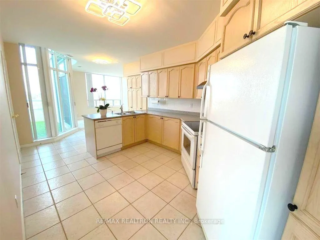 Photo 11 of Unit Ph101, 5 Emerald Lane, Vaughan, Crestwood-Springfarm-Yorkhill — HOMEH