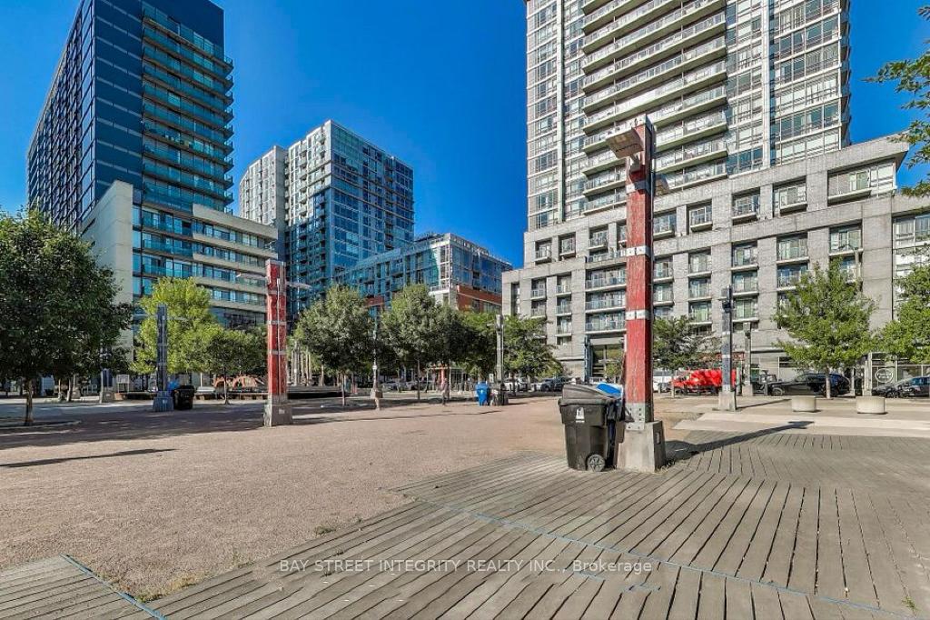 Photo 4 of Unit 602W, 36 Lisgar Street, Toronto, Little Portugal — HOMEH