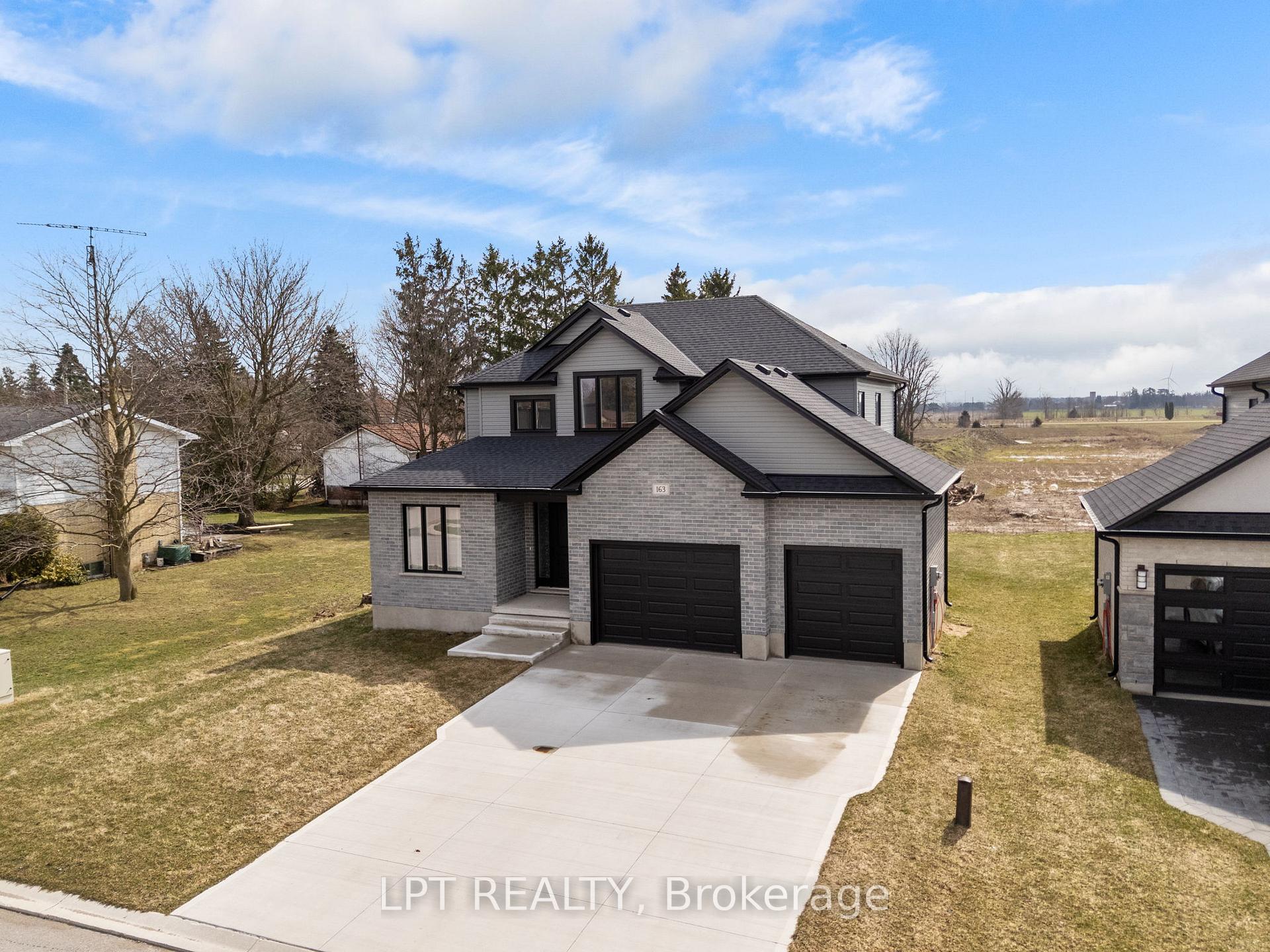 Photo 2 of 163 Mcleod Street, North Middlesex, Parkhill — HOMEH