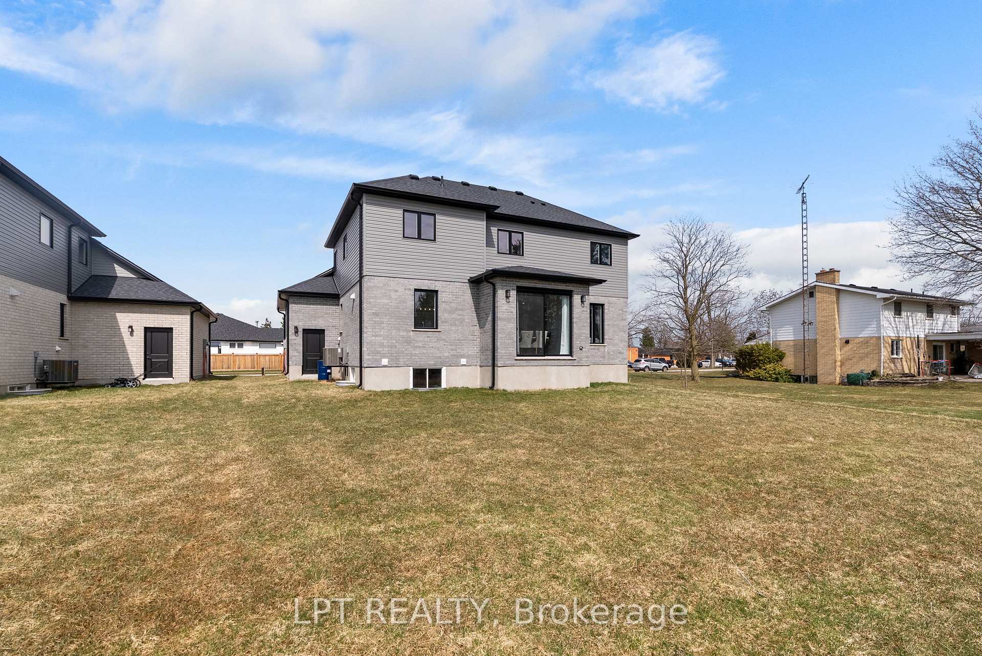 Photo 44 of 163 Mcleod Street, North Middlesex, Parkhill — HOMEH