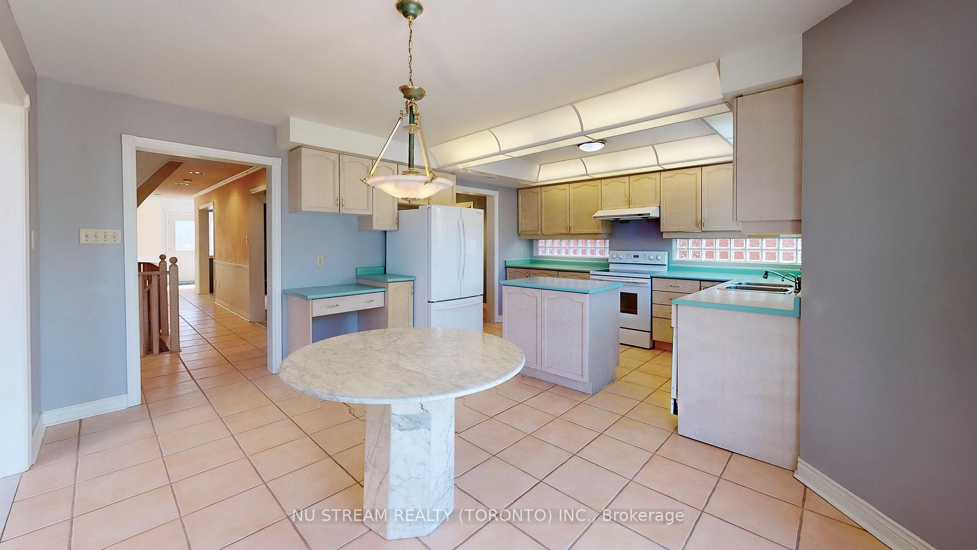 Photo 10 of 1337 Daniel Creek Road, Mississauga, East Credit — HOMEH