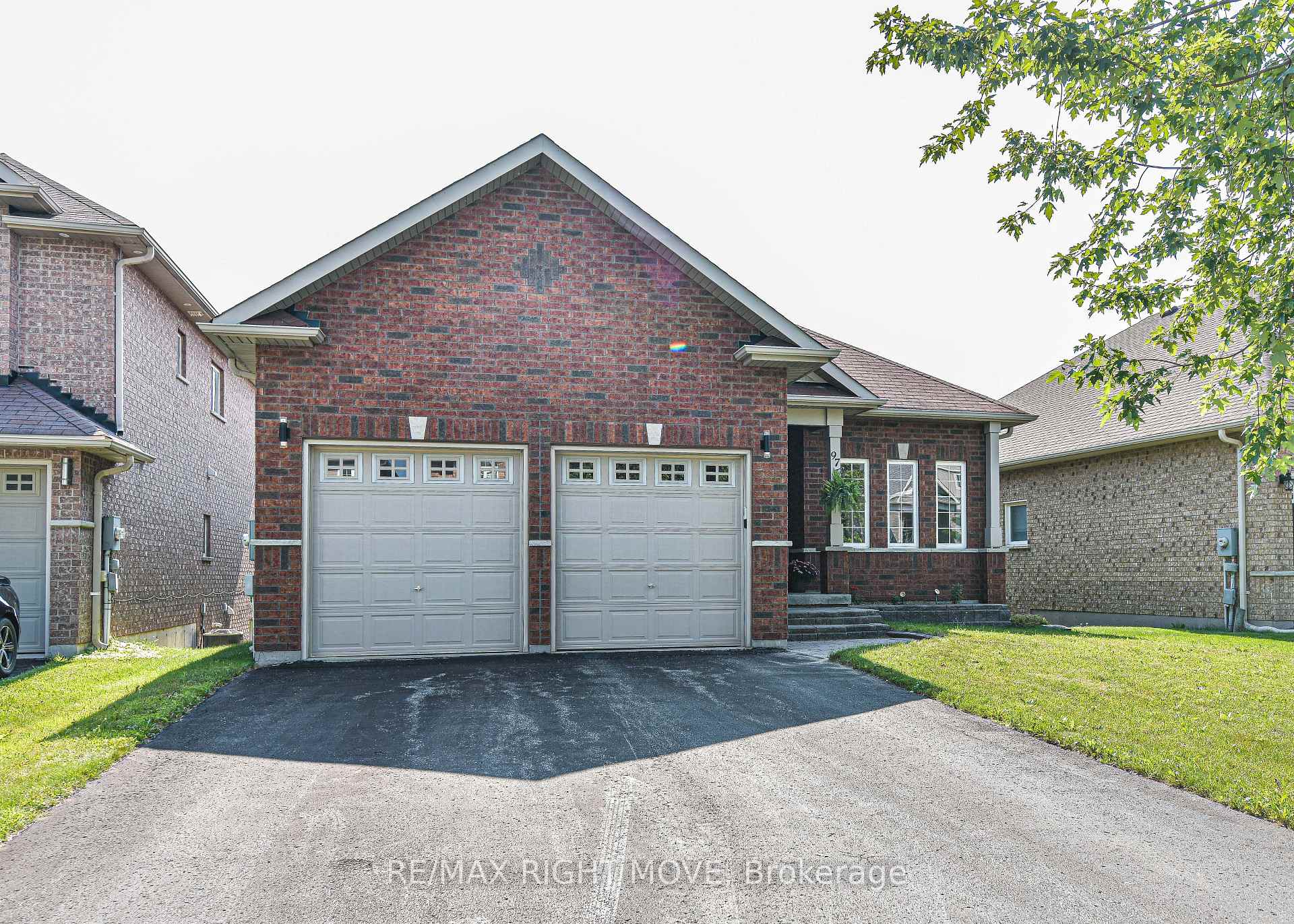 Photo 2 of 97 Atlantis Drive, Orillia — HOMEH