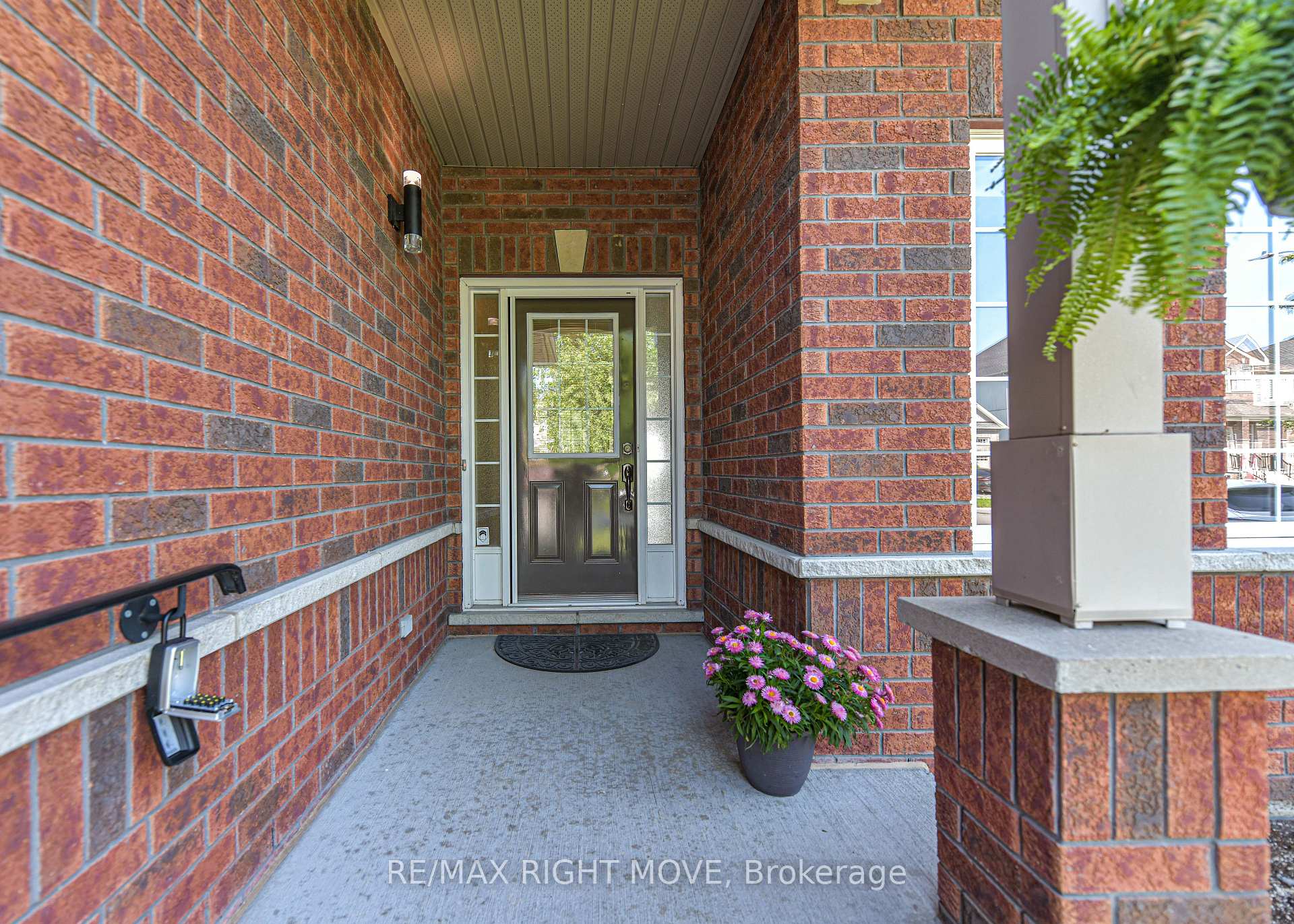 Photo 3 of 97 Atlantis Drive, Orillia — HOMEH