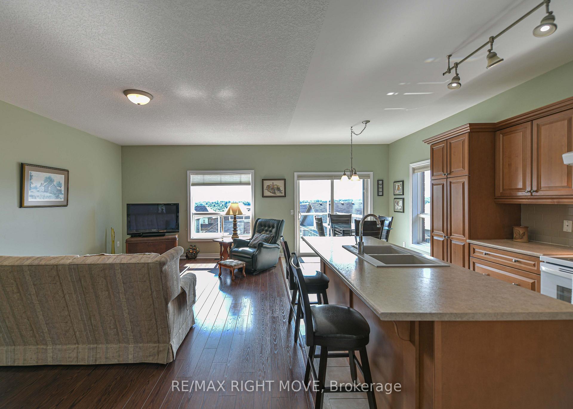 Photo 10 of 97 Atlantis Drive, Orillia — HOMEH