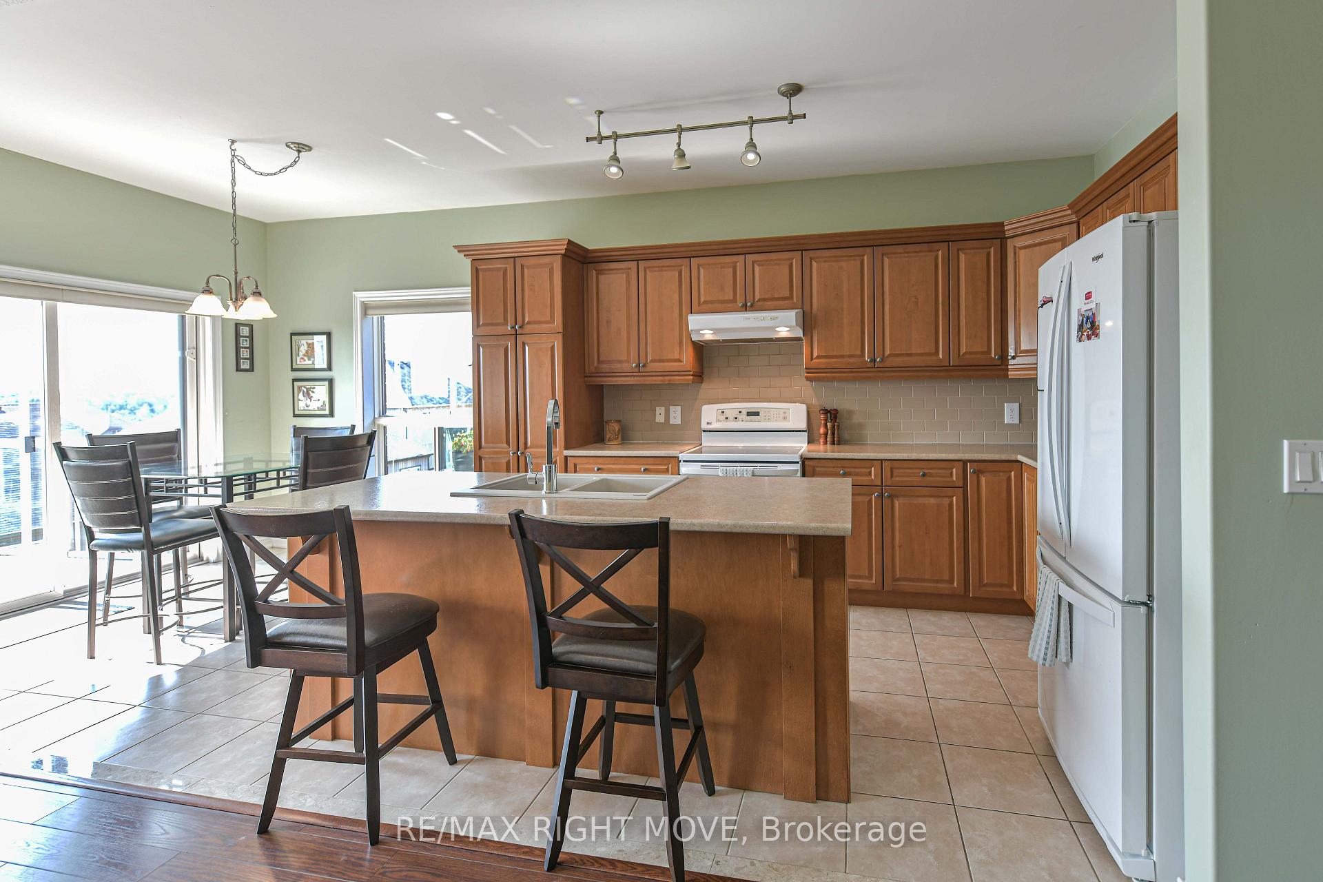 Photo 11 of 97 Atlantis Drive, Orillia — HOMEH