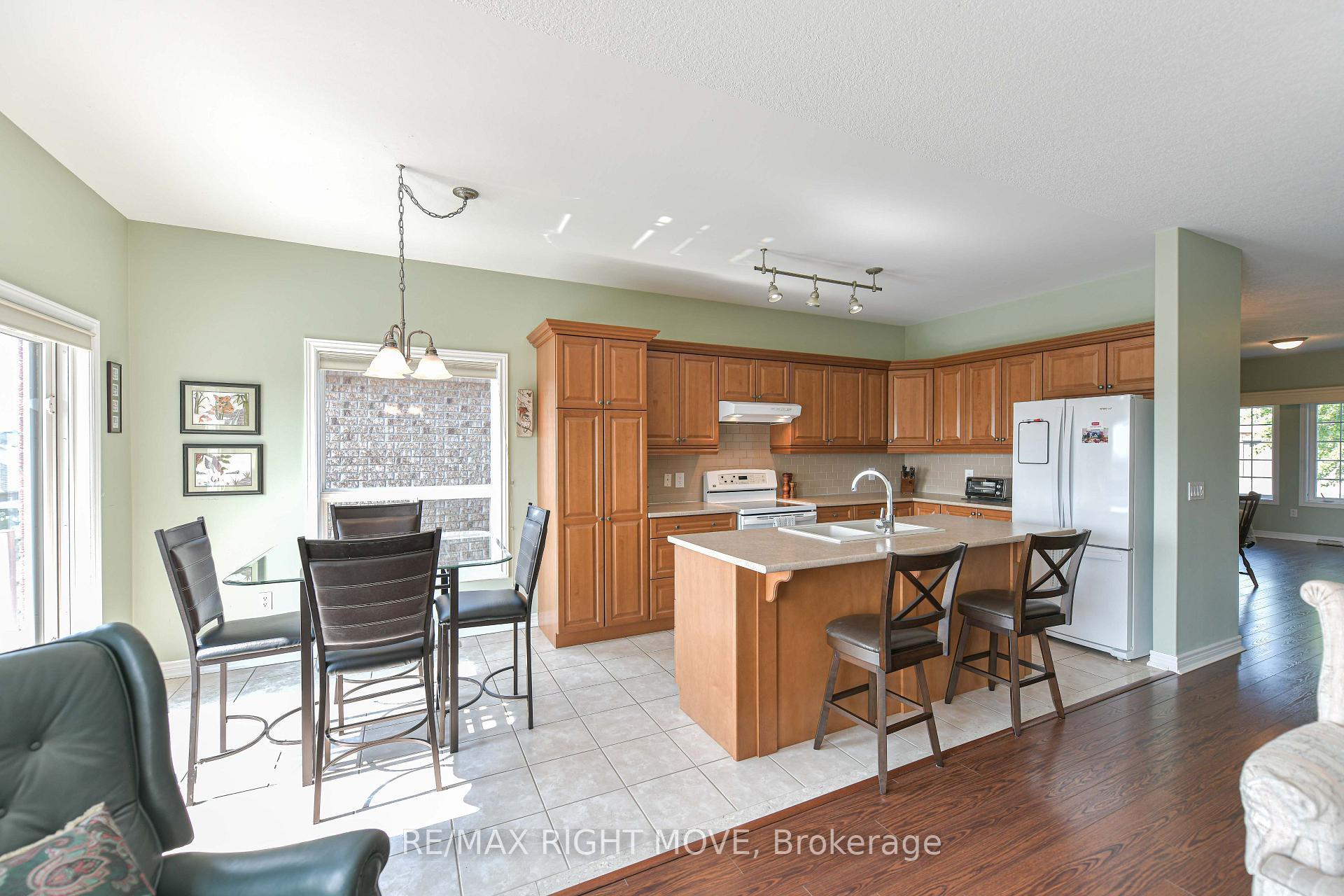 Photo 12 of 97 Atlantis Drive, Orillia — HOMEH