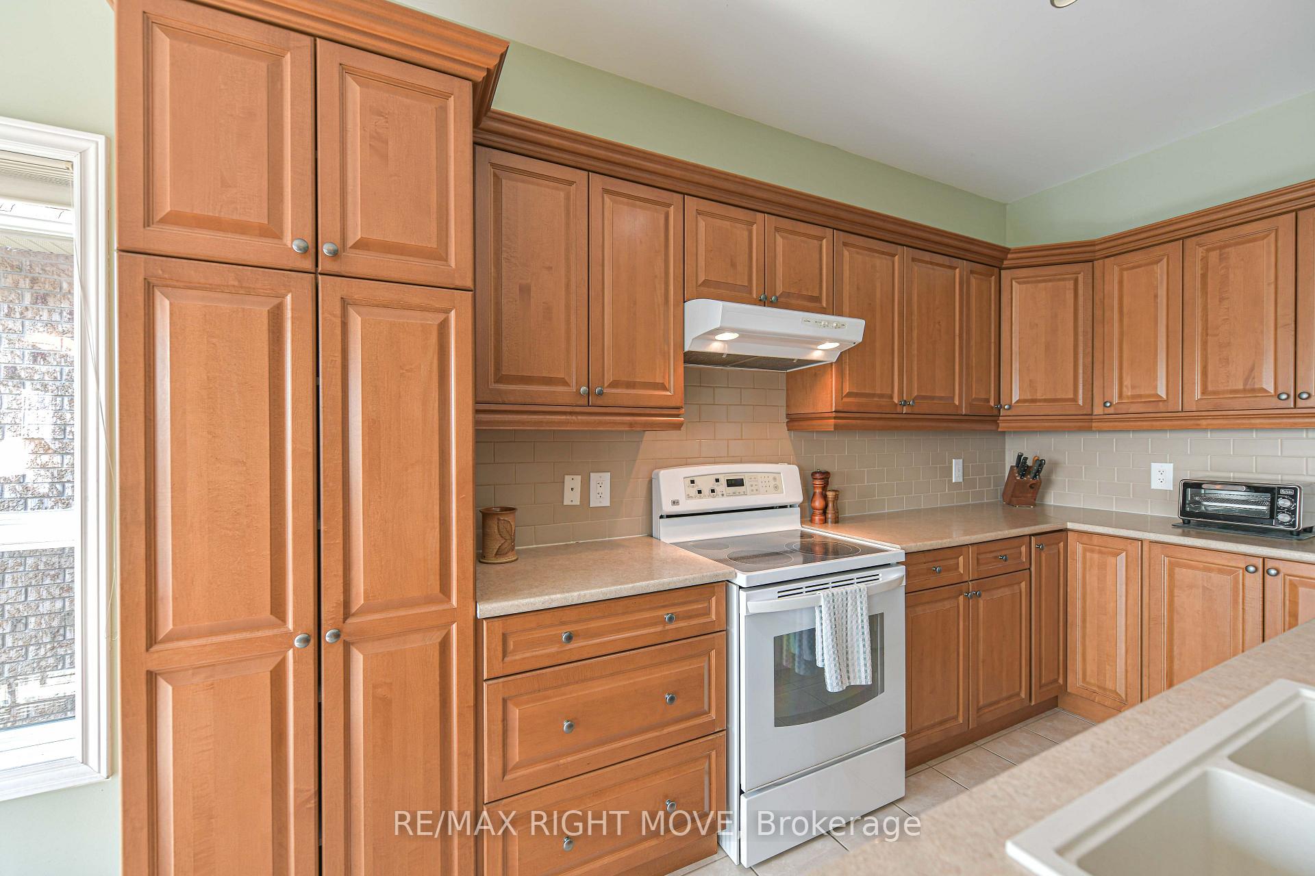 Photo 13 of 97 Atlantis Drive, Orillia — HOMEH