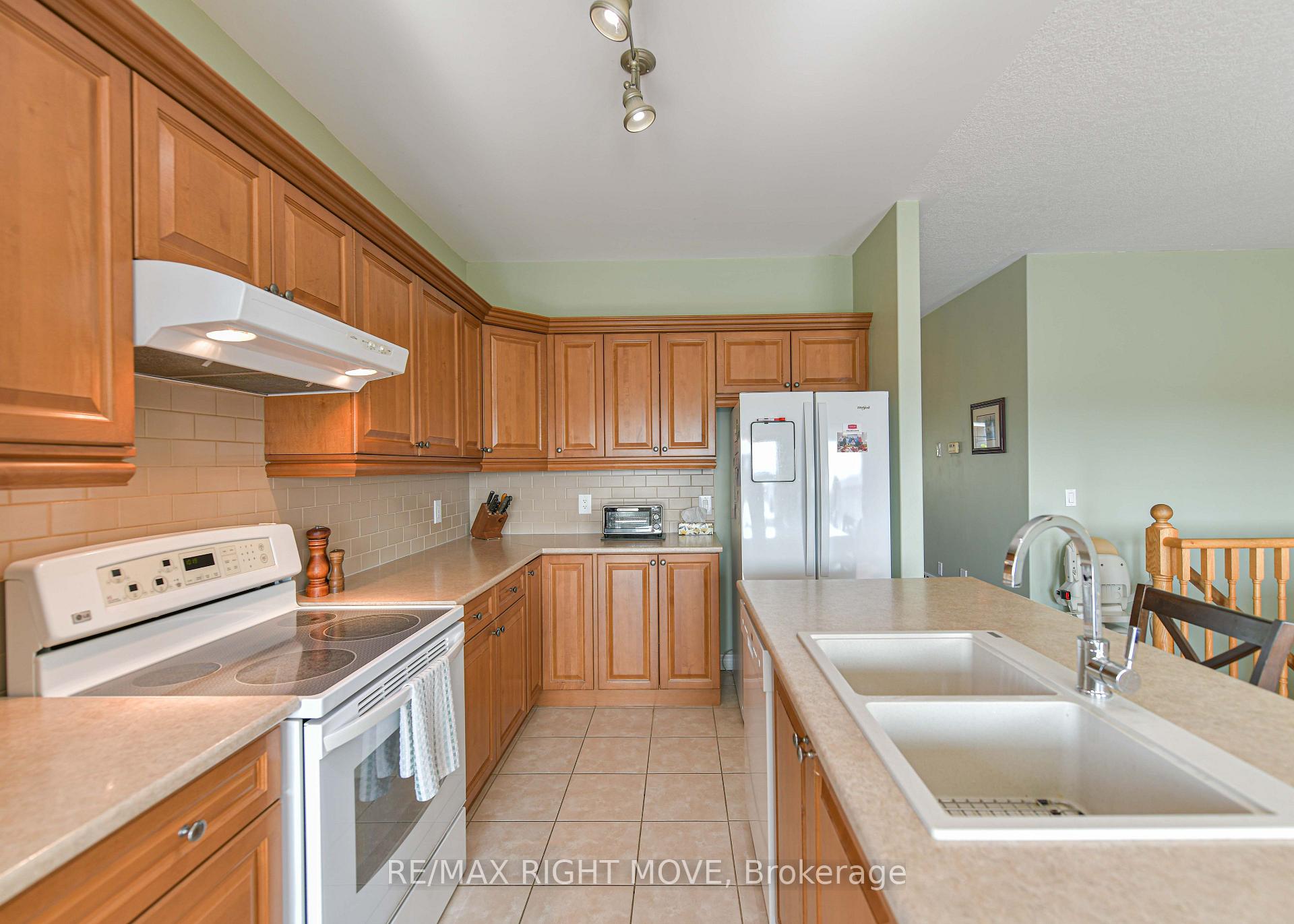 Photo 14 of 97 Atlantis Drive, Orillia — HOMEH