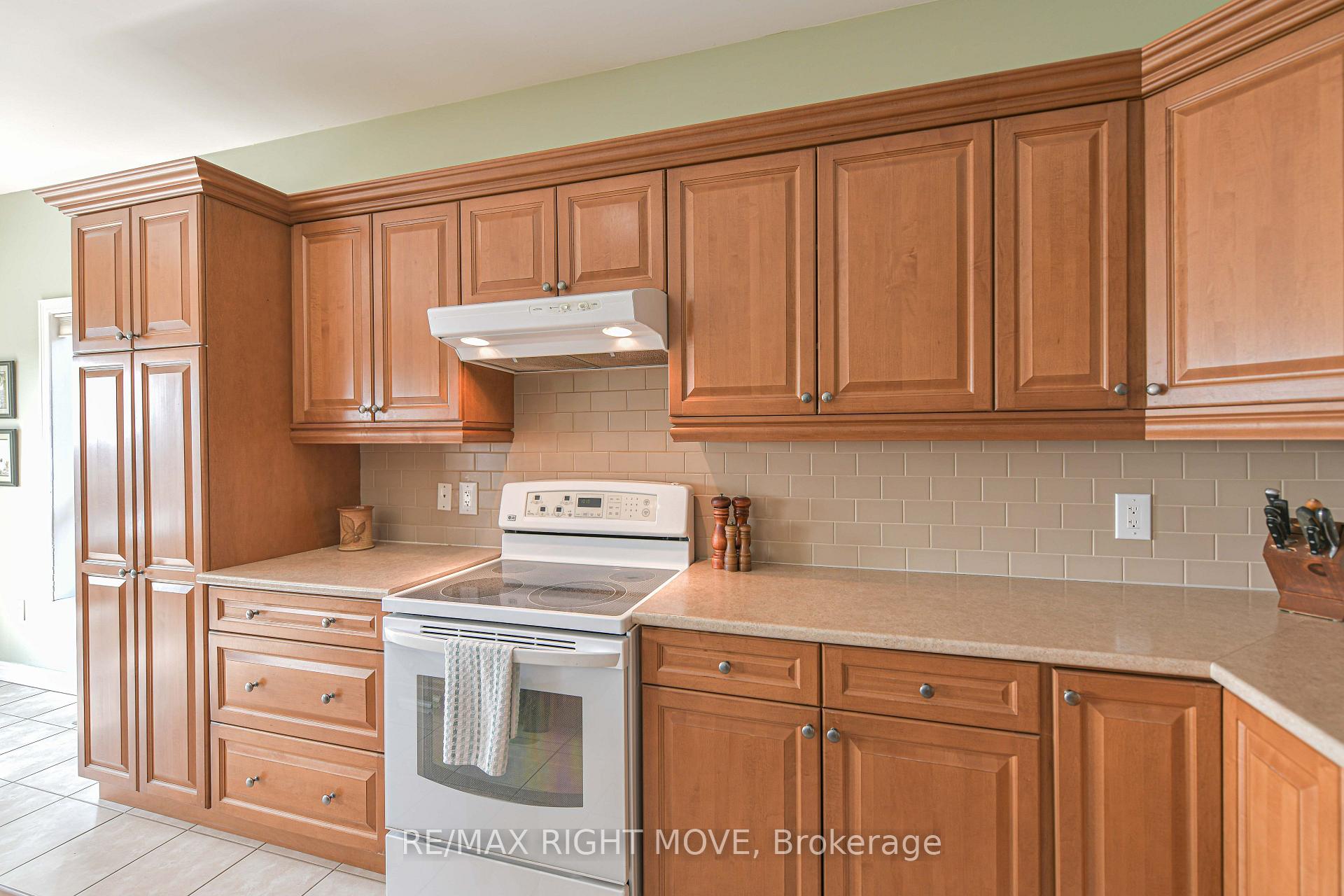 Photo 16 of 97 Atlantis Drive, Orillia — HOMEH