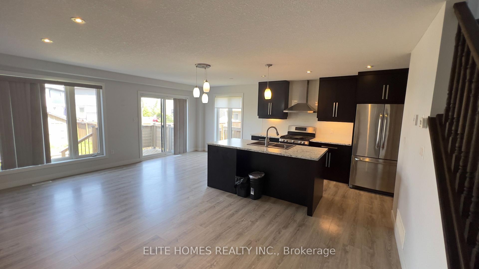 Photo 3 of 1942 Foxridge Crescent, London, North S — HOMEH