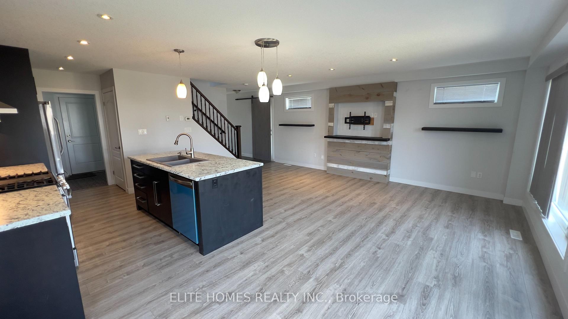 Photo 5 of 1942 Foxridge Crescent, London, North S — HOMEH