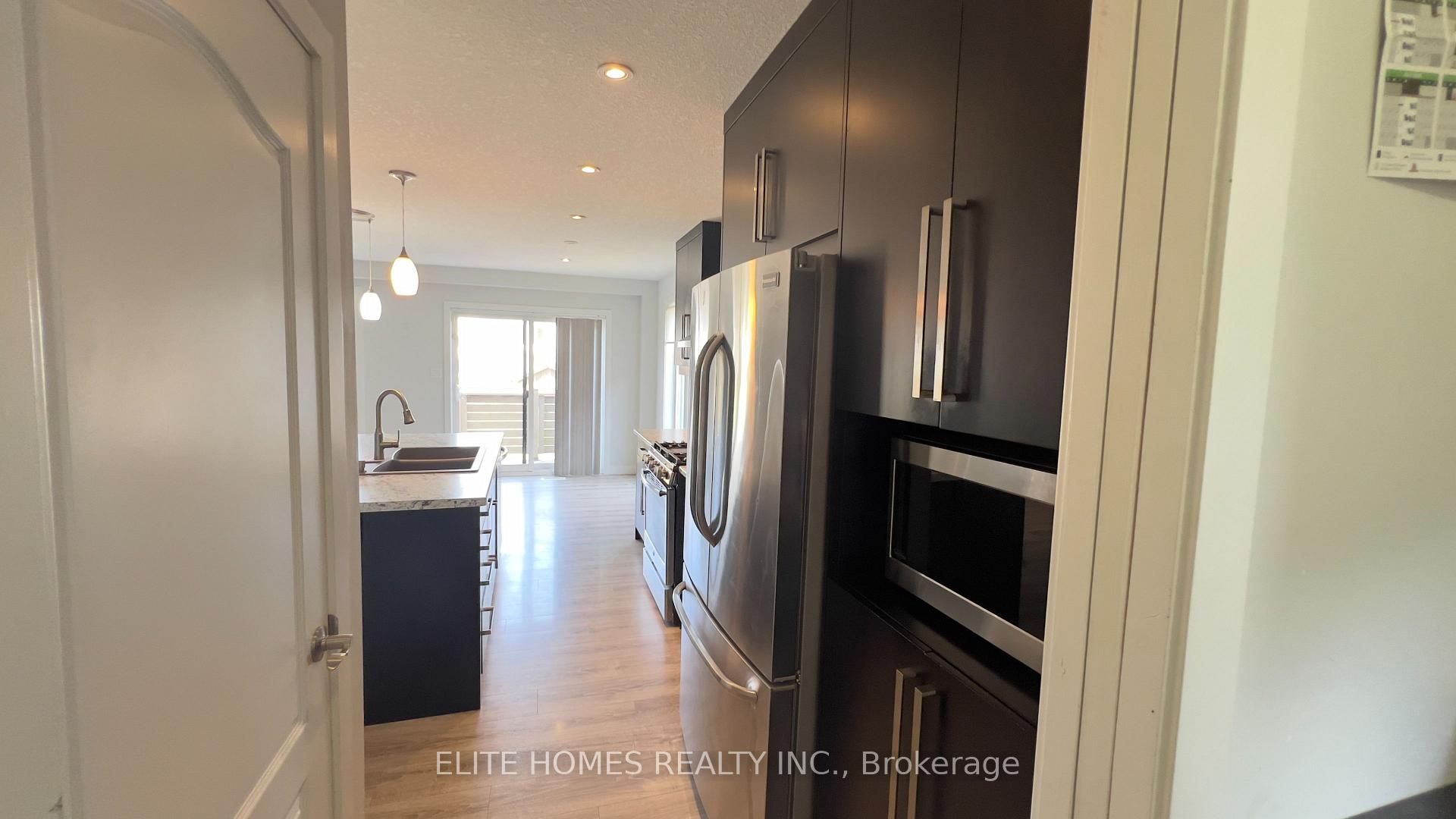 Photo 7 of 1942 Foxridge Crescent, London, North S — HOMEH