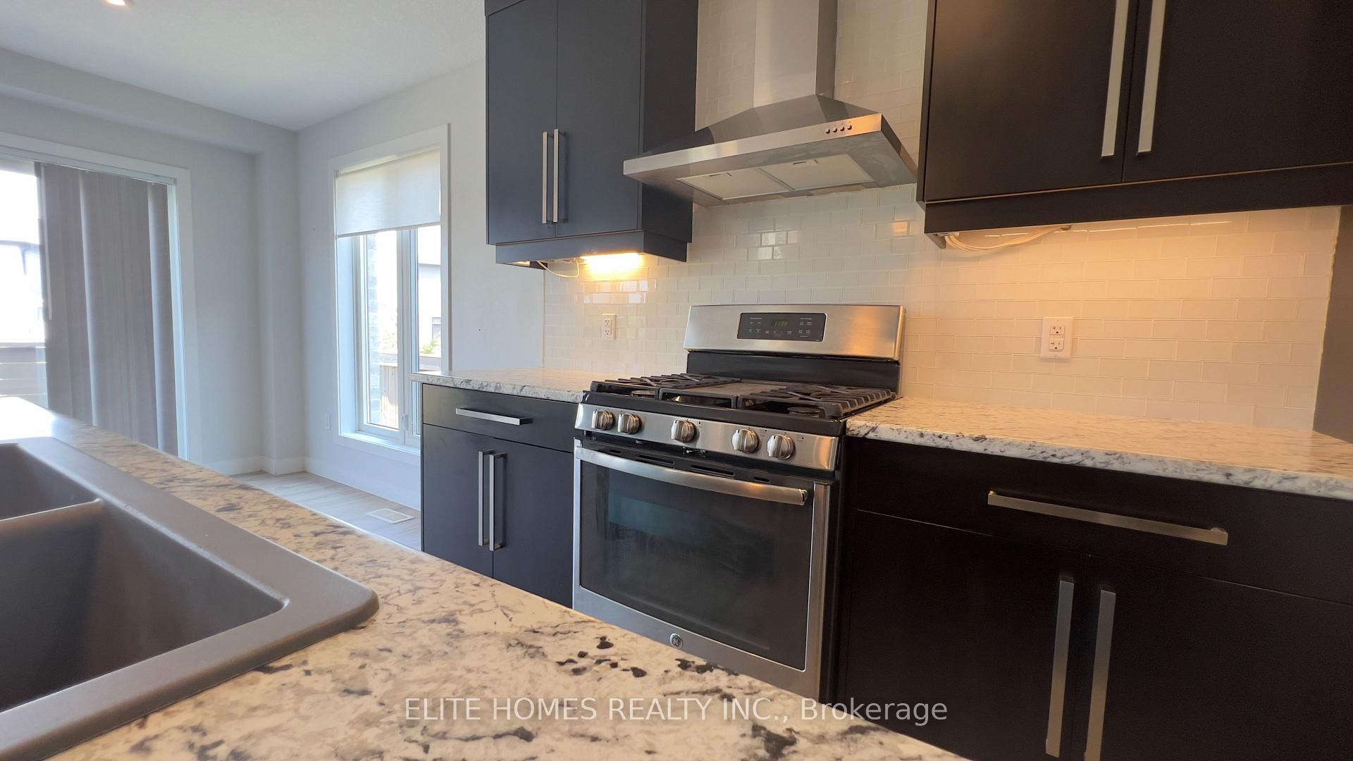 Photo 8 of 1942 Foxridge Crescent, London, North S — HOMEH