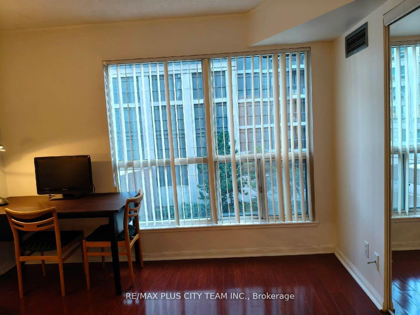 Photo 9 of Unit 401, 7 Carlton Street, Toronto, Church-Yonge Corridor — HOMEH
