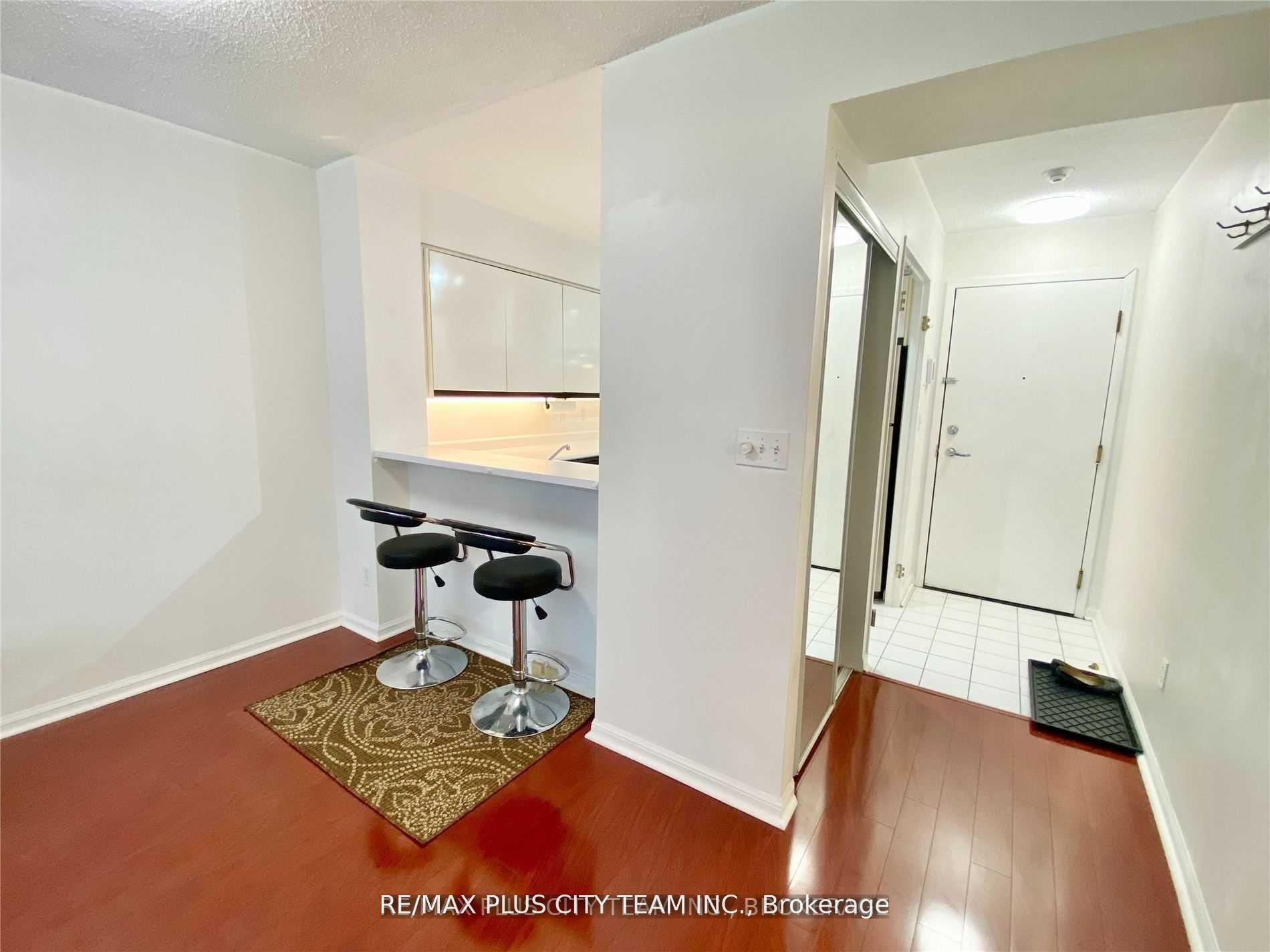 Photo 13 of Unit 401, 7 Carlton Street, Toronto, Church-Yonge Corridor — HOMEH