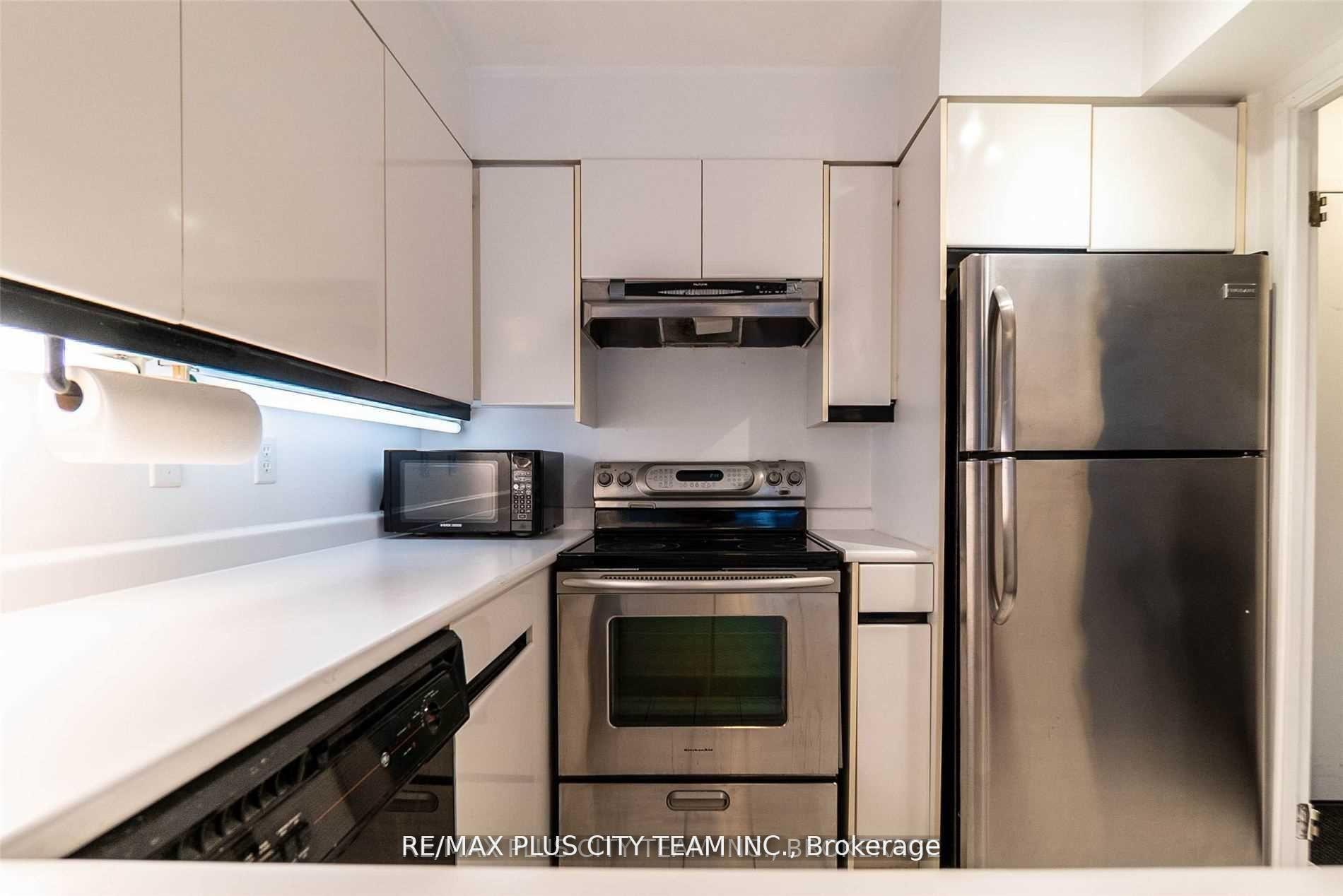 Photo 15 of Unit 401, 7 Carlton Street, Toronto, Church-Yonge Corridor — HOMEH