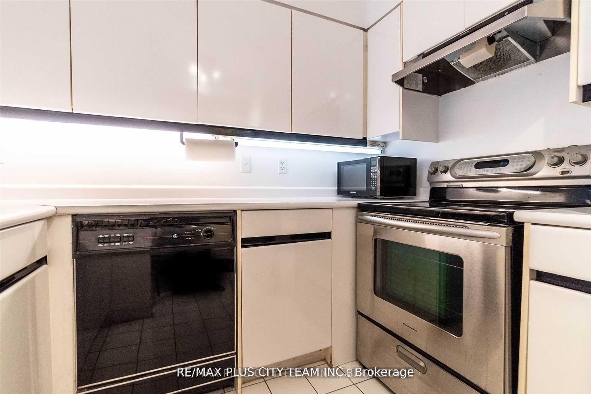 Photo 16 of Unit 401, 7 Carlton Street, Toronto, Church-Yonge Corridor — HOMEH