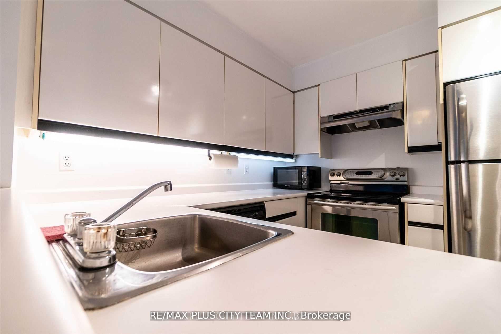 Photo 17 of Unit 401, 7 Carlton Street, Toronto, Church-Yonge Corridor — HOMEH