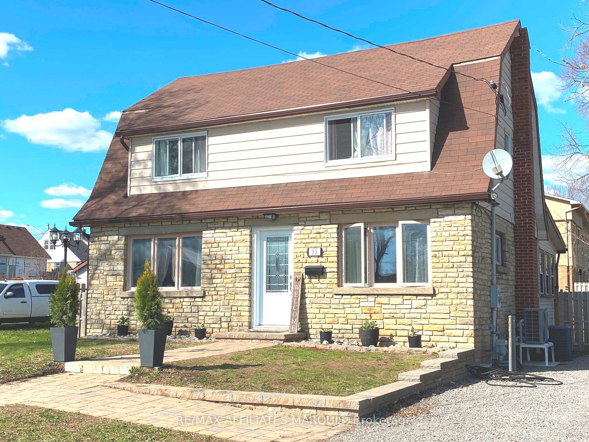 Photo 2 of 33 Mary Street, Smiths Falls, Smiths Falls — HOMEH