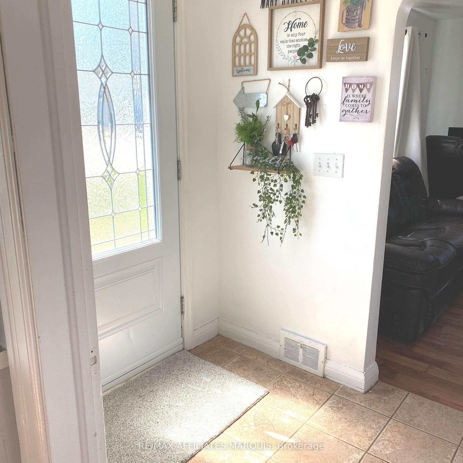 Photo 6 of 33 Mary Street, Smiths Falls, Smiths Falls — HOMEH