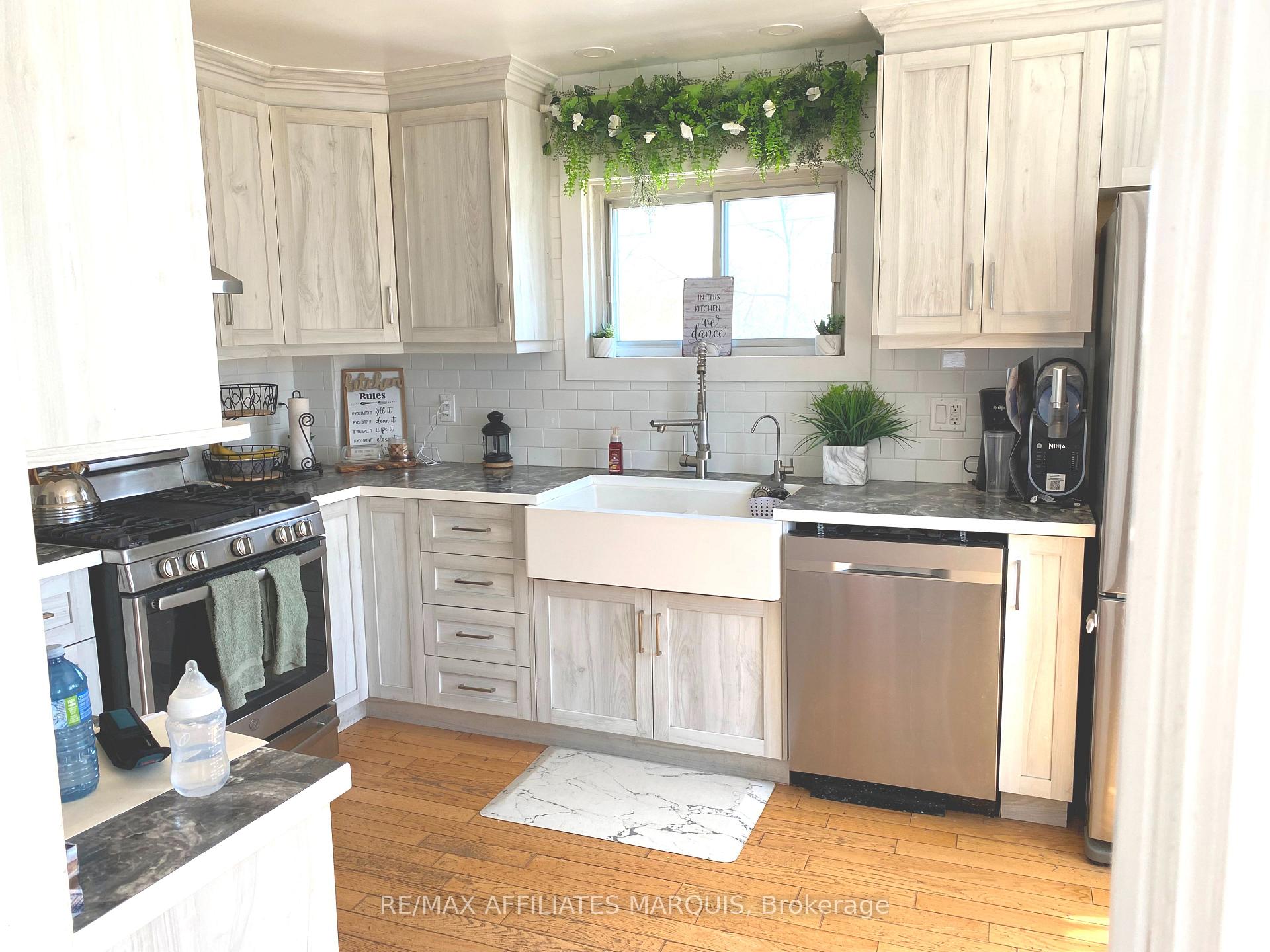 Photo 11 of 33 Mary Street, Smiths Falls, Smiths Falls — HOMEH