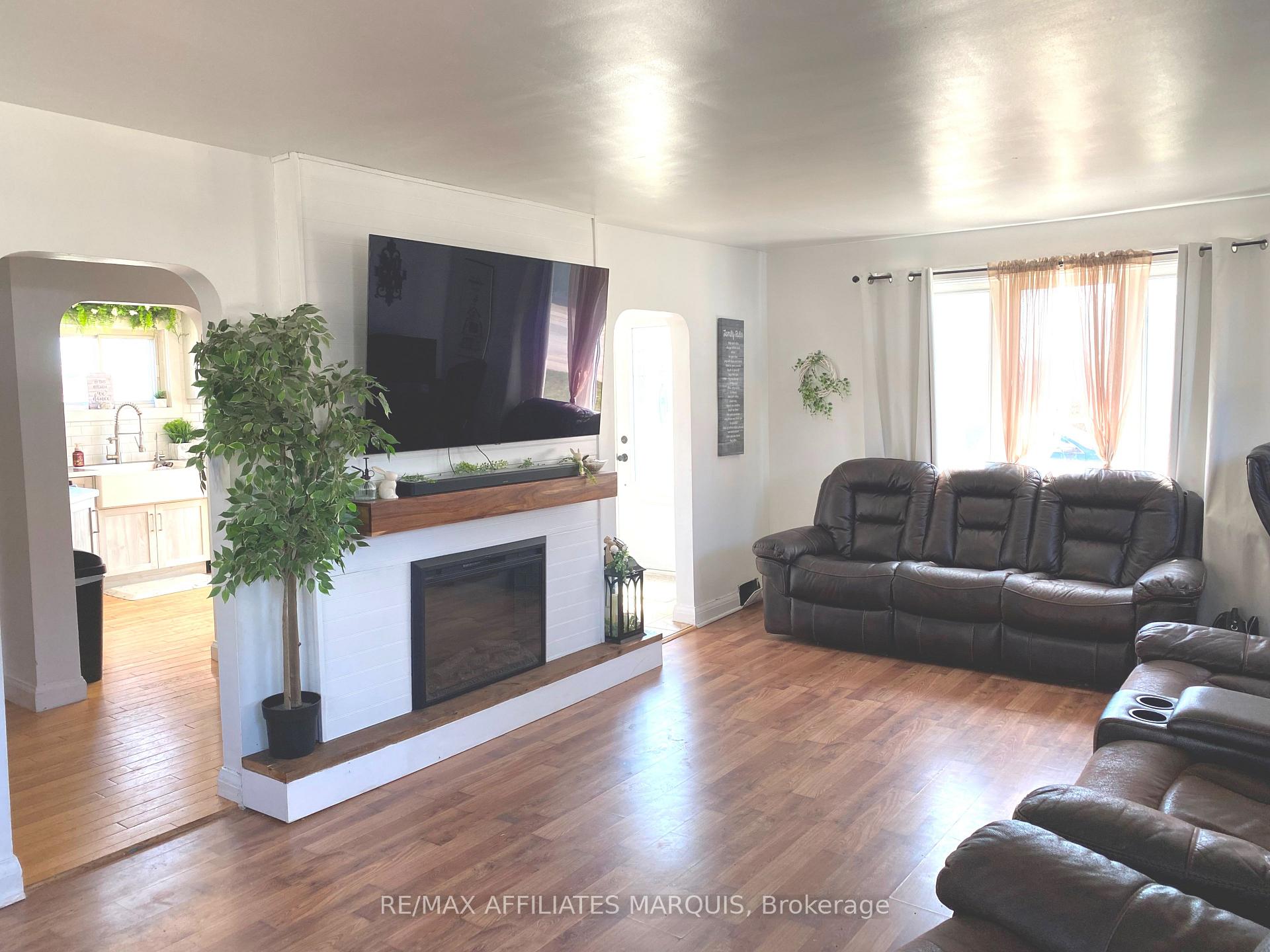Photo 16 of 33 Mary Street, Smiths Falls, Smiths Falls — HOMEH