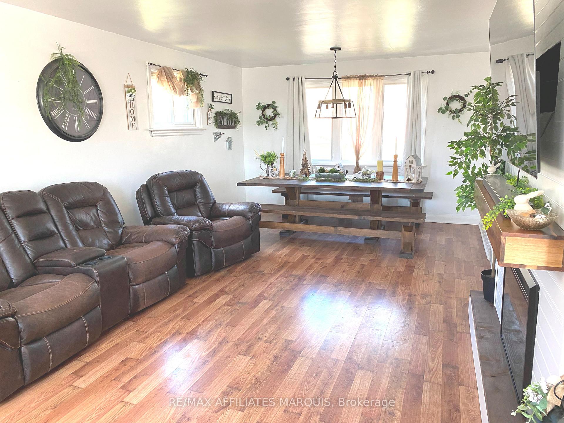 Photo 17 of 33 Mary Street, Smiths Falls, Smiths Falls — HOMEH