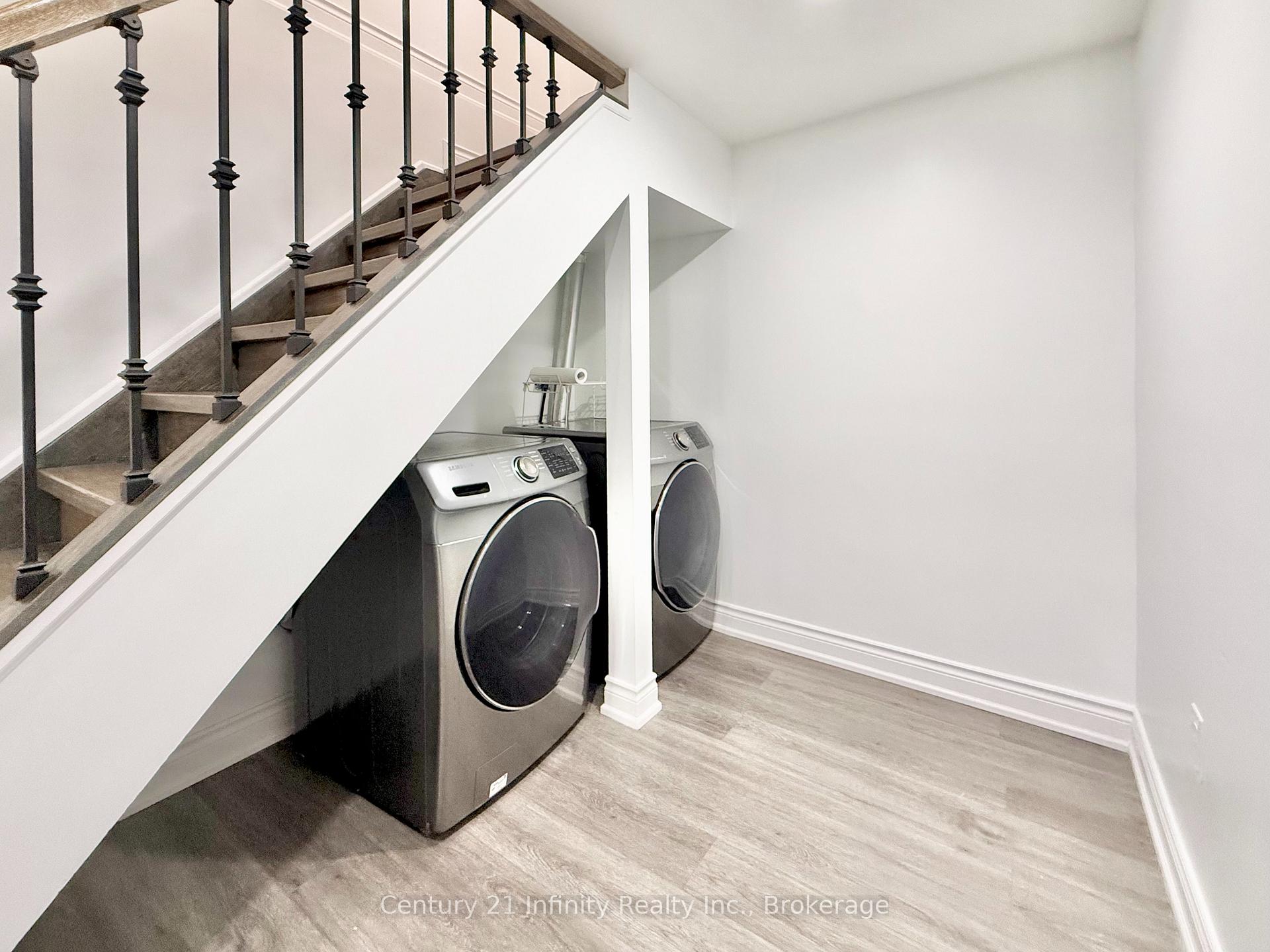 Photo 5 of 11 Meadowglen Drive, Whitby, Pringle Creek — HOMEH