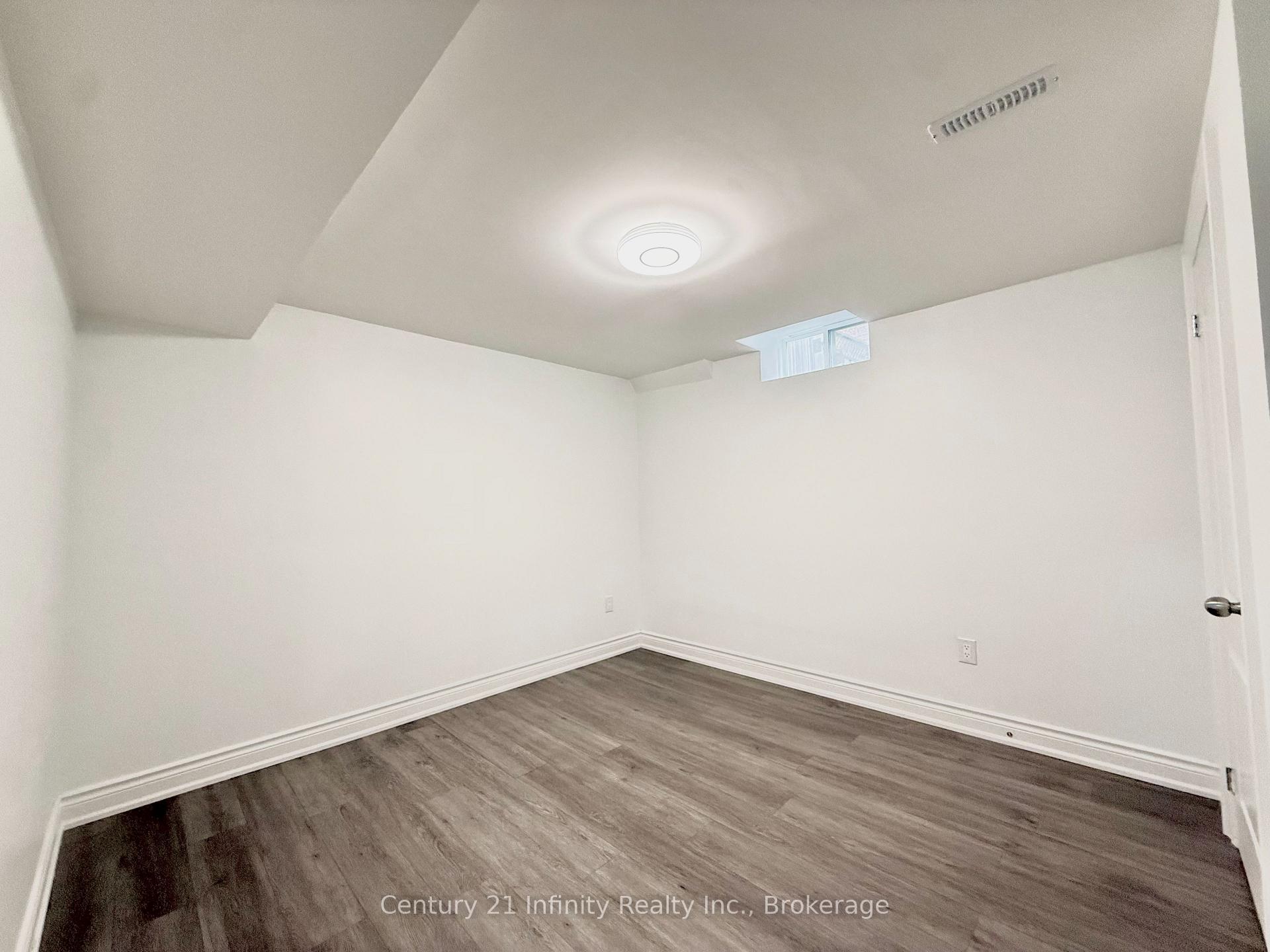 Photo 9 of 11 Meadowglen Drive, Whitby, Pringle Creek — HOMEH