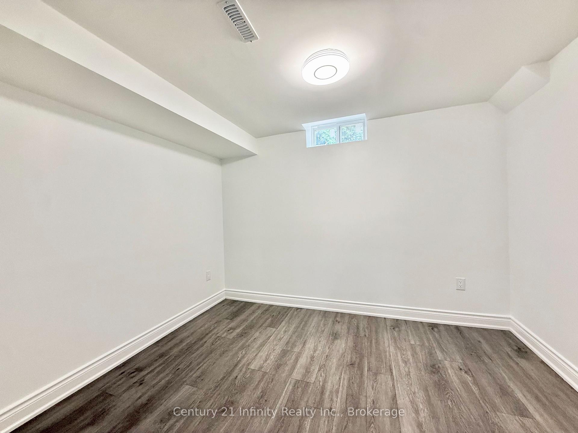 Photo 10 of 11 Meadowglen Drive, Whitby, Pringle Creek — HOMEH