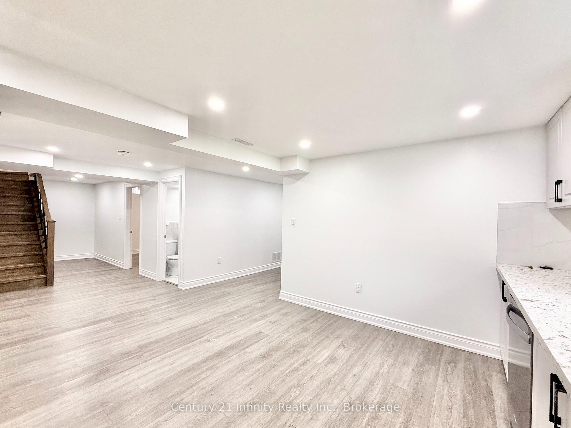 Photo 14 of 11 Meadowglen Drive, Whitby, Pringle Creek — HOMEH