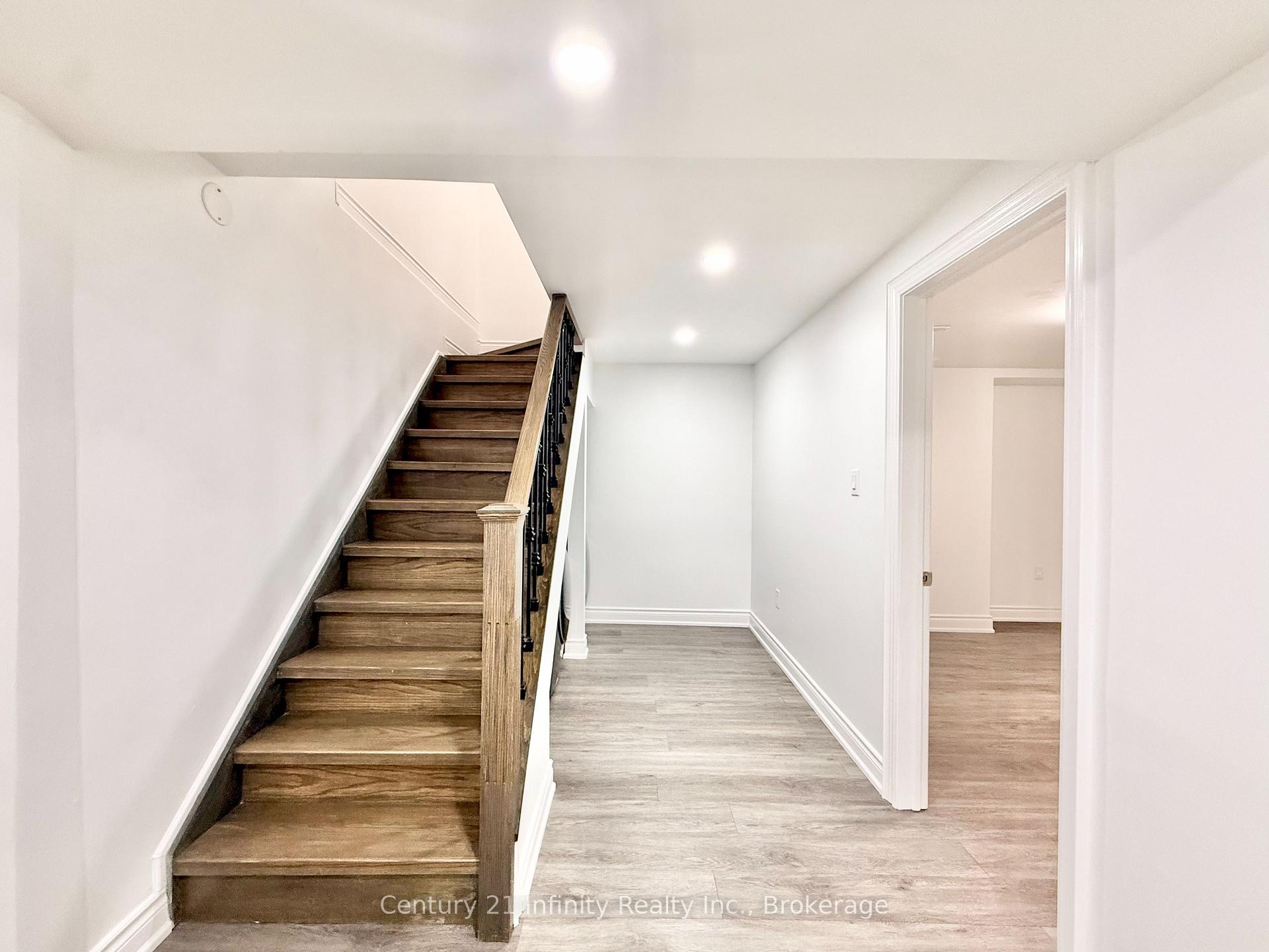 Photo 16 of 11 Meadowglen Drive, Whitby, Pringle Creek — HOMEH