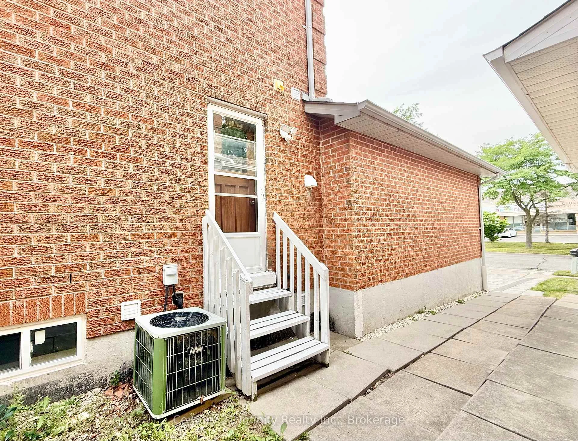 Photo 3 of 11 Meadowglen Drive, Whitby, Pringle Creek — HOMEH