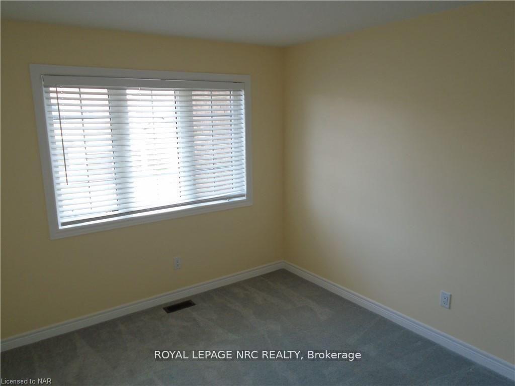 Photo 10 of 37 Sparkle Drive, Thorold, Rolling Meadows — HOMEH