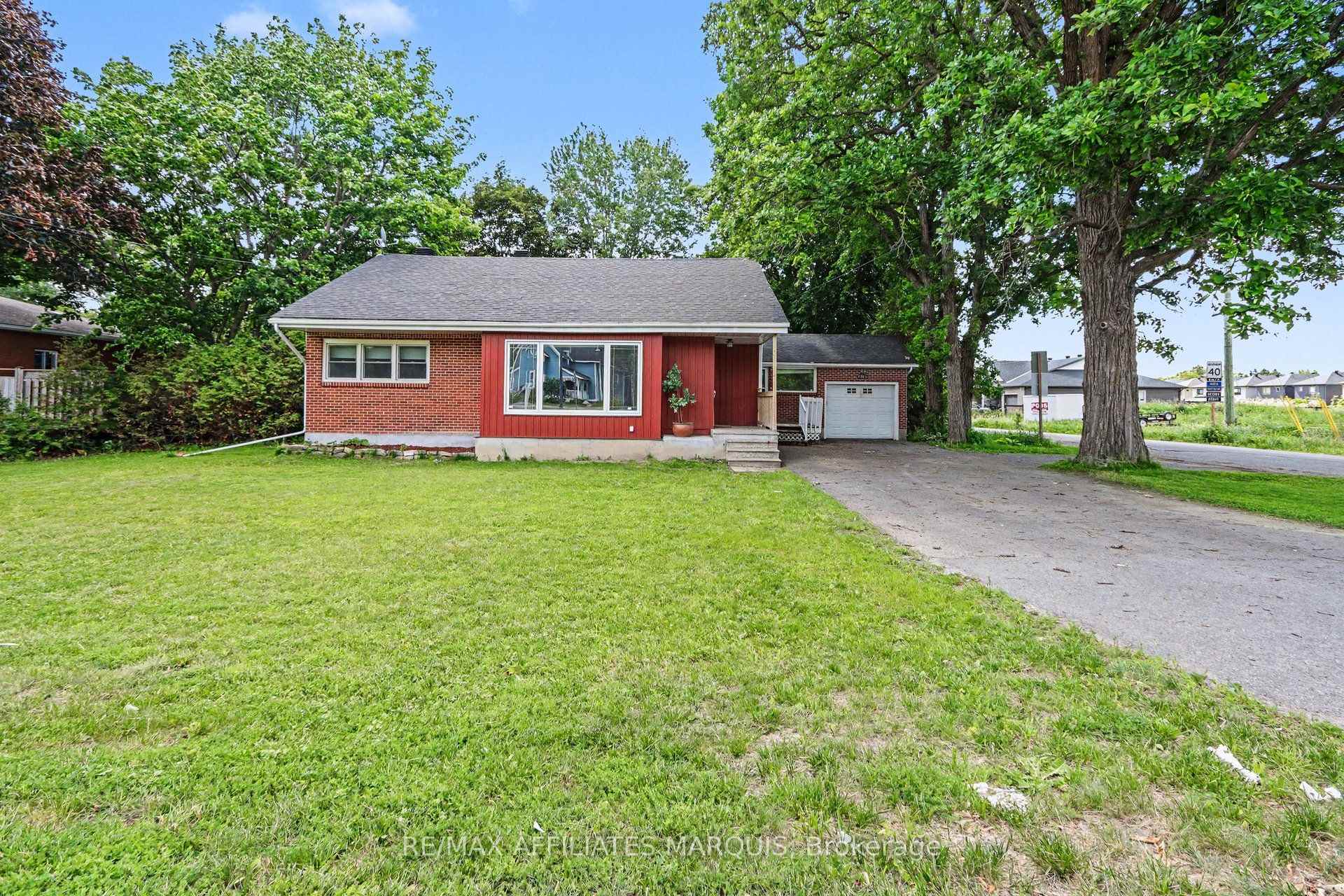 Photo 1 of 6036 Perth Street, Ottawa, Richmond — HOMEH