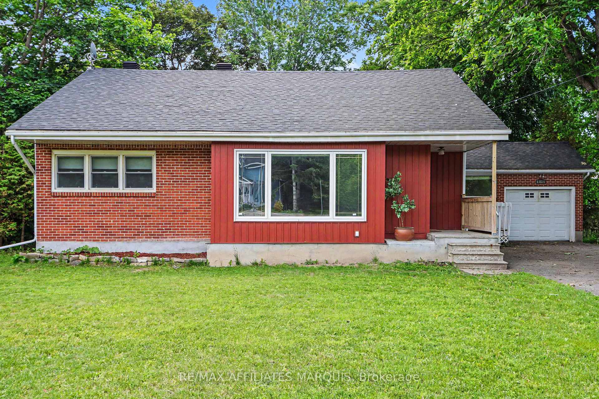 Photo 2 of 6036 Perth Street, Ottawa, Richmond — HOMEH