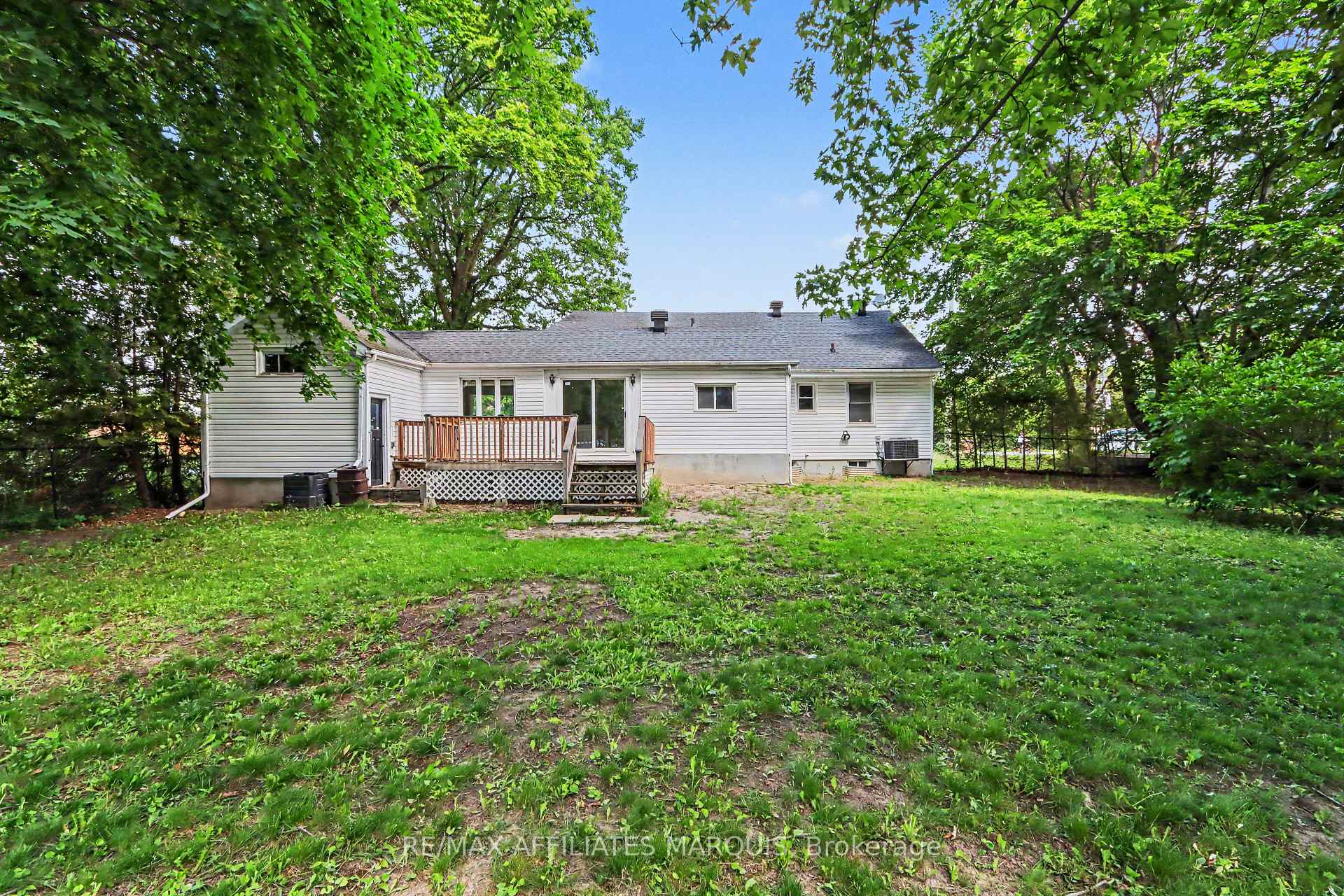 Photo 5 of 6036 Perth Street, Ottawa, Richmond — HOMEH