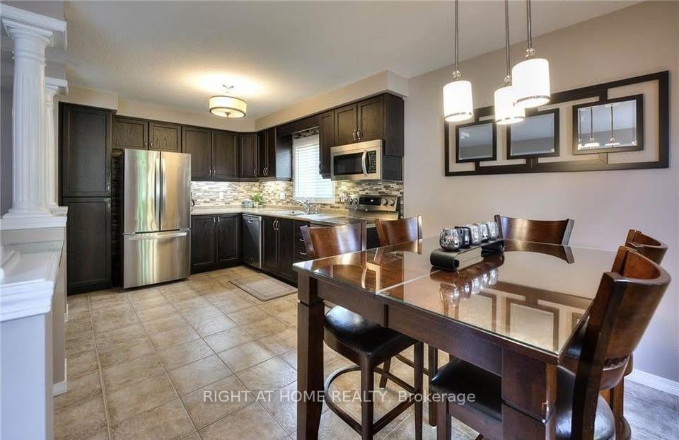 Photo 4 of 47 Upper Mercer Street, Kitchener, Grand River South — HOMEH