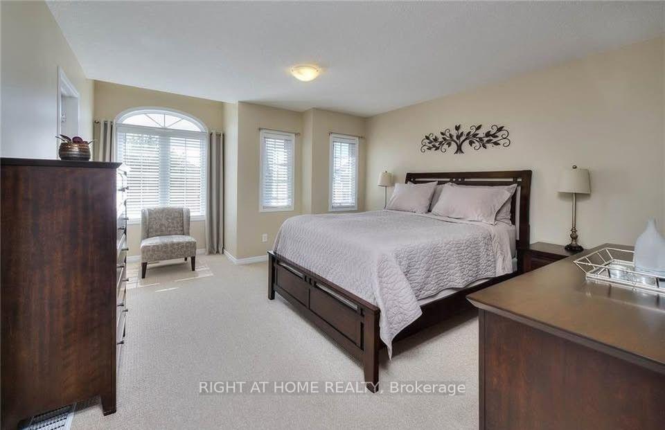 Photo 5 of 47 Upper Mercer Street, Kitchener, Grand River South — HOMEH