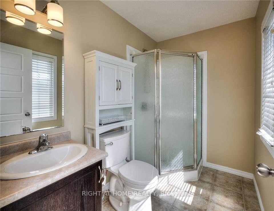 Photo 9 of 47 Upper Mercer Street, Kitchener, Grand River South — HOMEH