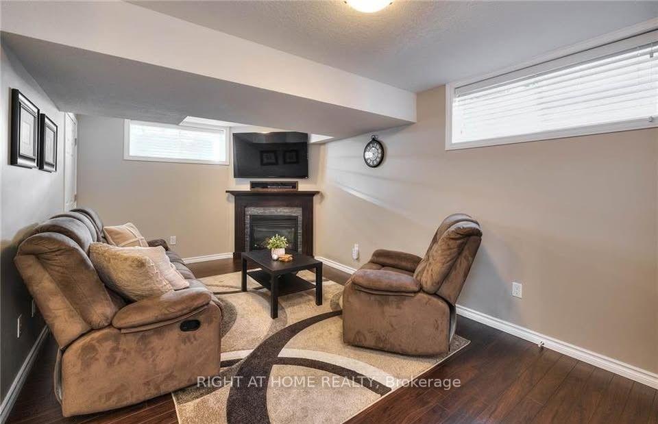 Photo 10 of 47 Upper Mercer Street, Kitchener, Grand River South — HOMEH