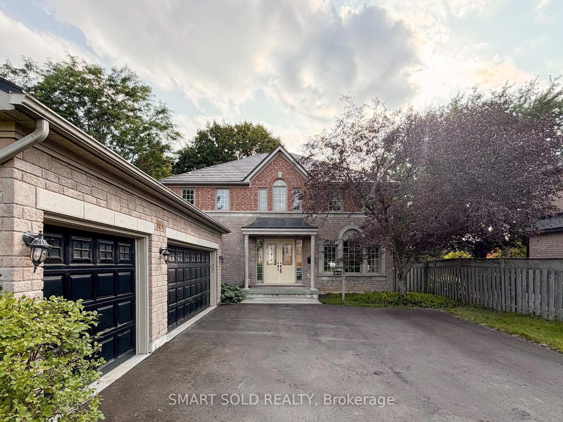 Photo 2 of 704 Foxcroft Boulevard, Newmarket, Stonehaven-Wyndham — HOMEH