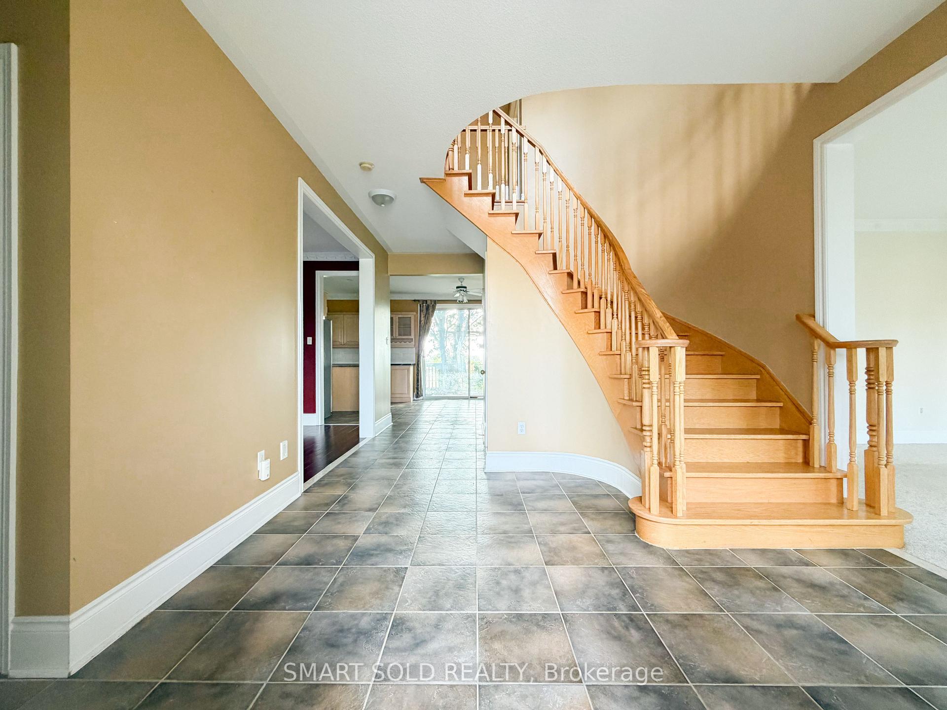 Photo 3 of 704 Foxcroft Boulevard, Newmarket, Stonehaven-Wyndham — HOMEH