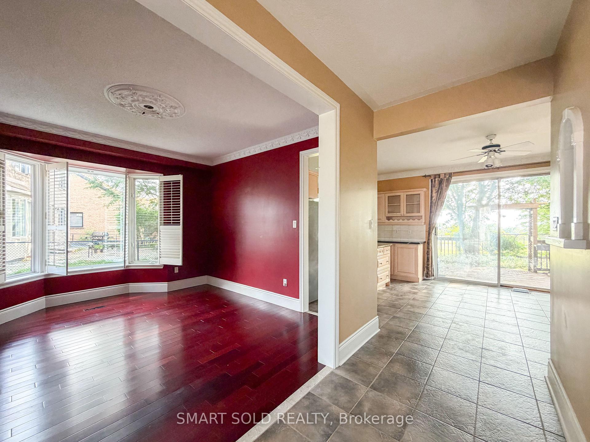 Photo 4 of 704 Foxcroft Boulevard, Newmarket, Stonehaven-Wyndham — HOMEH