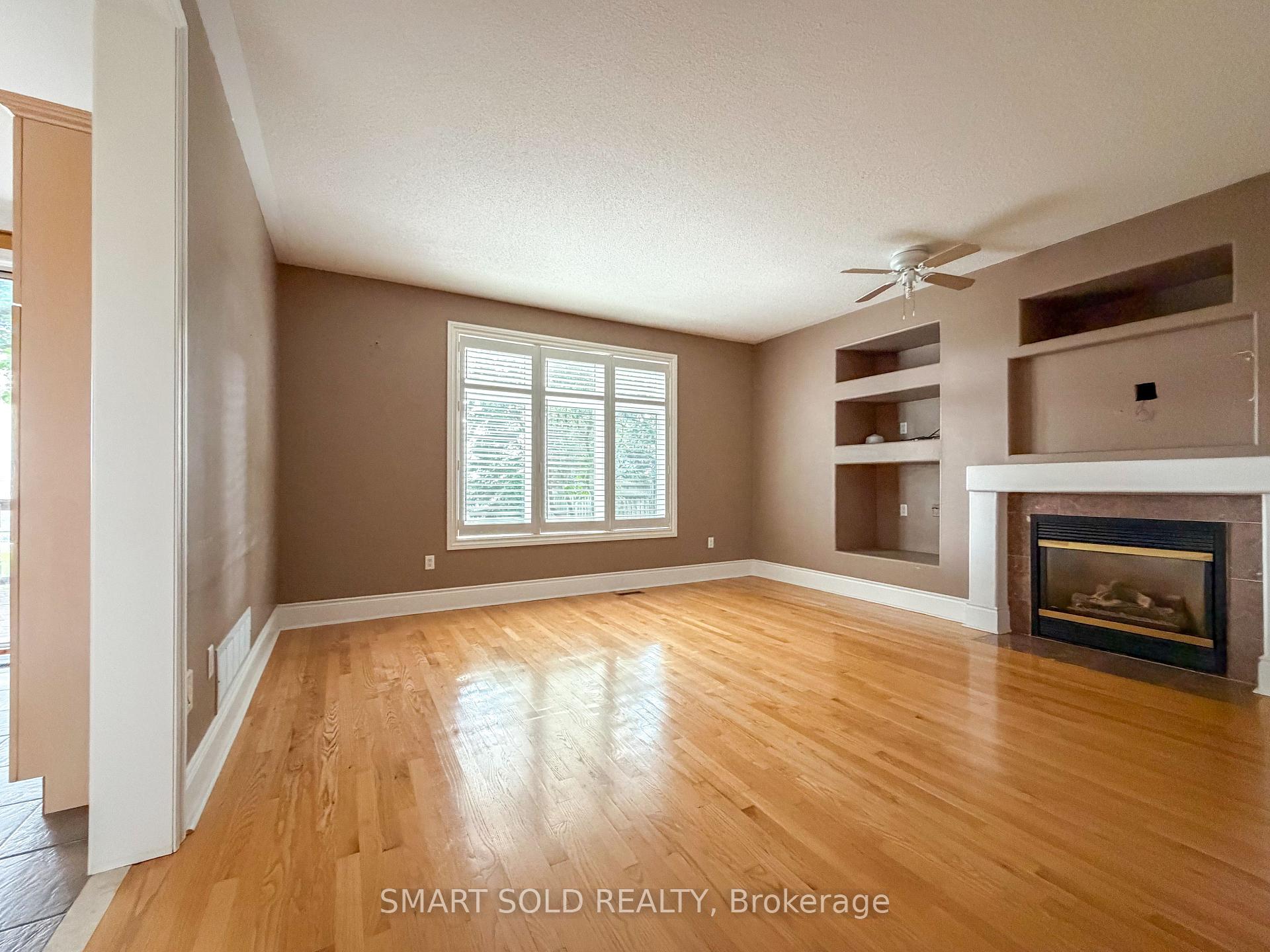 Photo 5 of 704 Foxcroft Boulevard, Newmarket, Stonehaven-Wyndham — HOMEH