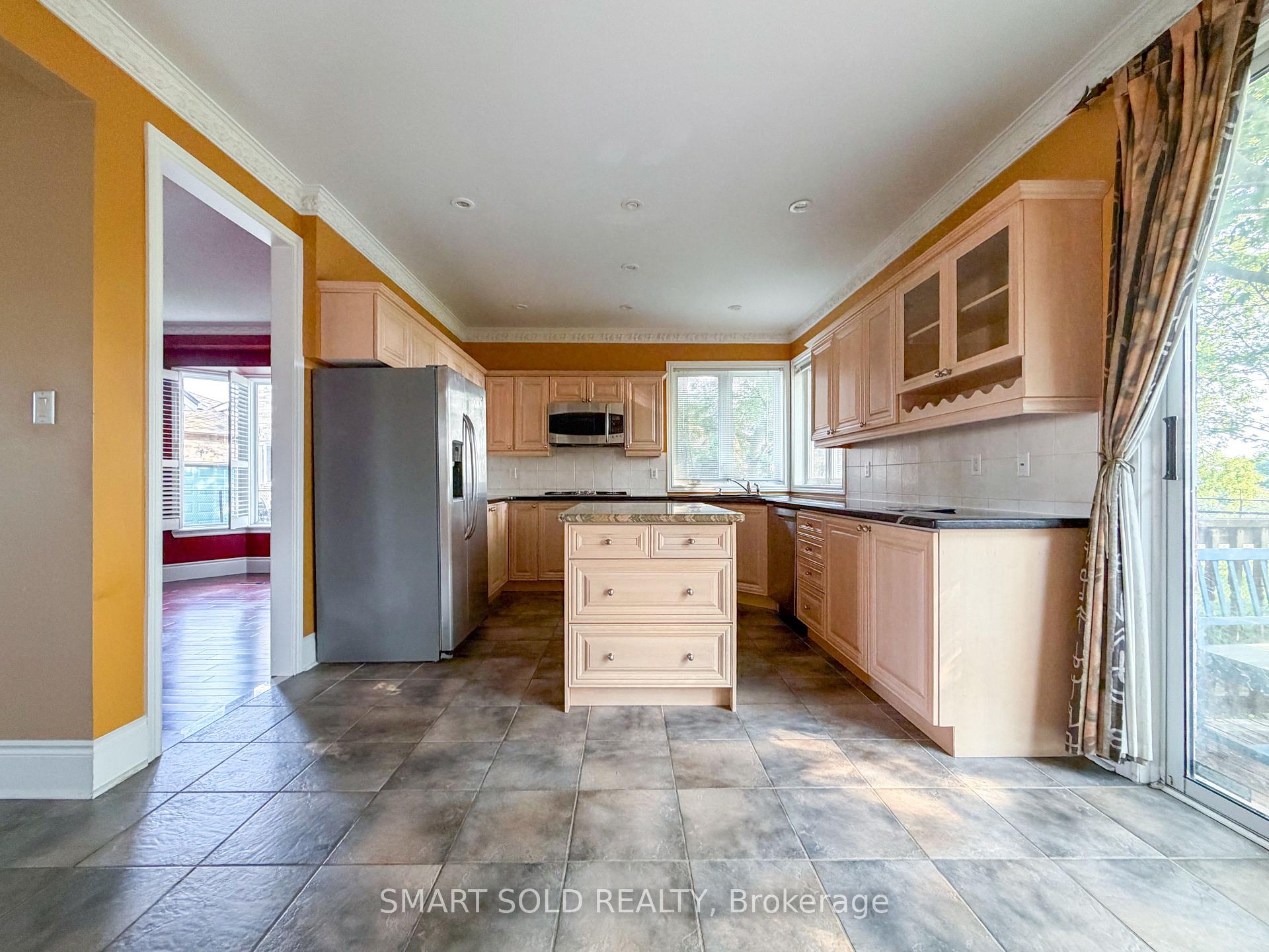 Photo 8 of 704 Foxcroft Boulevard, Newmarket, Stonehaven-Wyndham — HOMEH