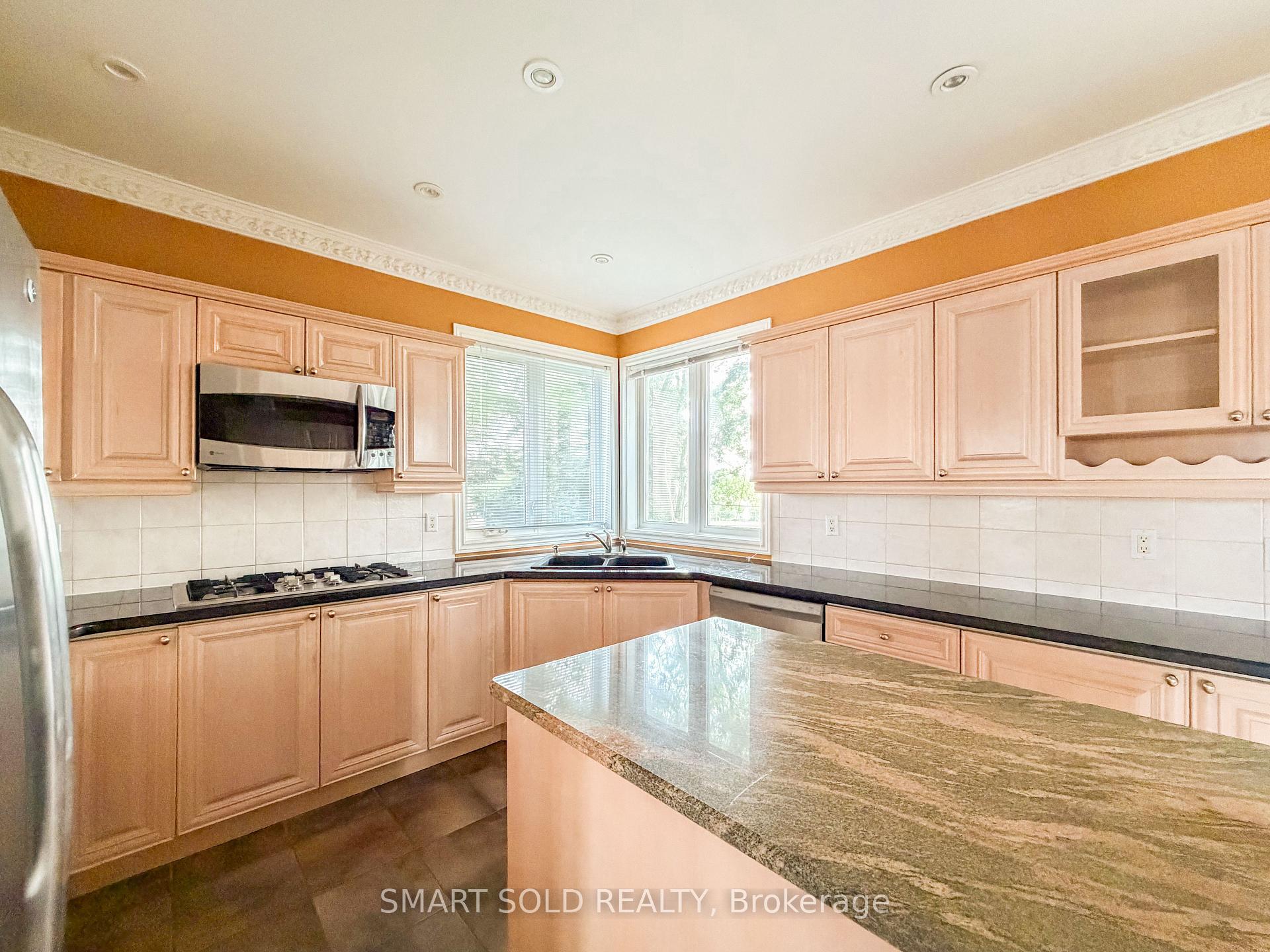 Photo 9 of 704 Foxcroft Boulevard, Newmarket, Stonehaven-Wyndham — HOMEH